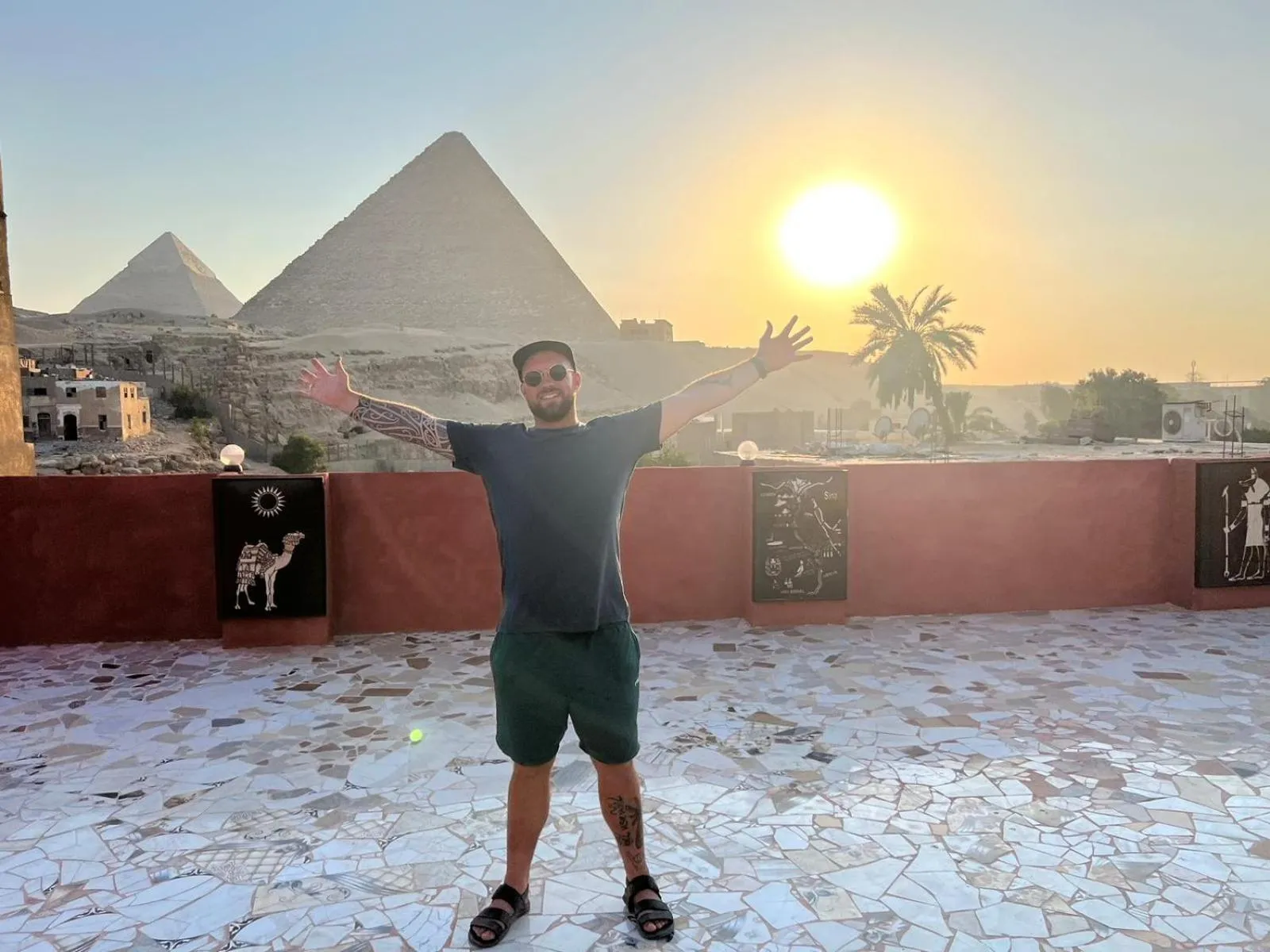 group of guests in El Khalil Pyramids View Inn