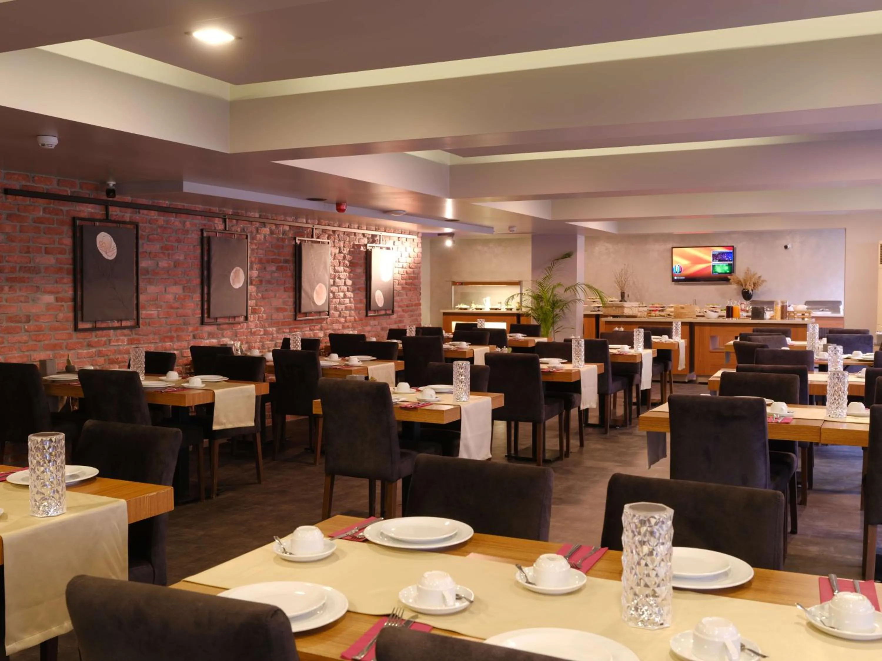 Restaurant/places to eat in SennaCity Hotel