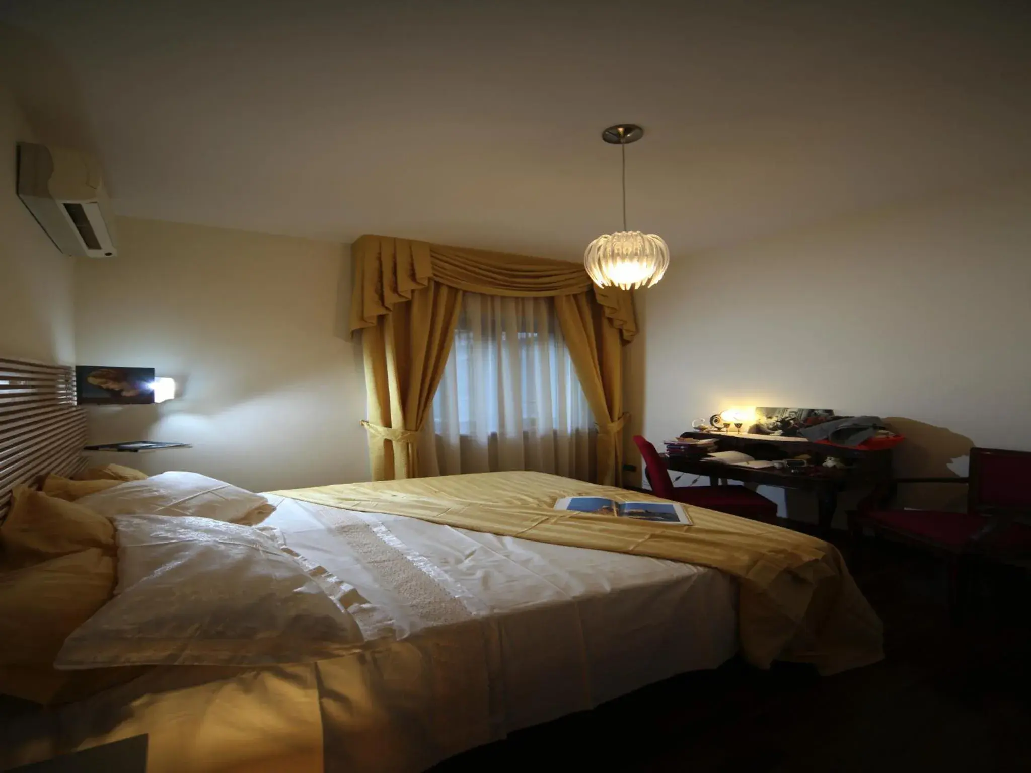 Double Room in Napoli Porta Di Mare Double Room in Napoli Porta Di Mare