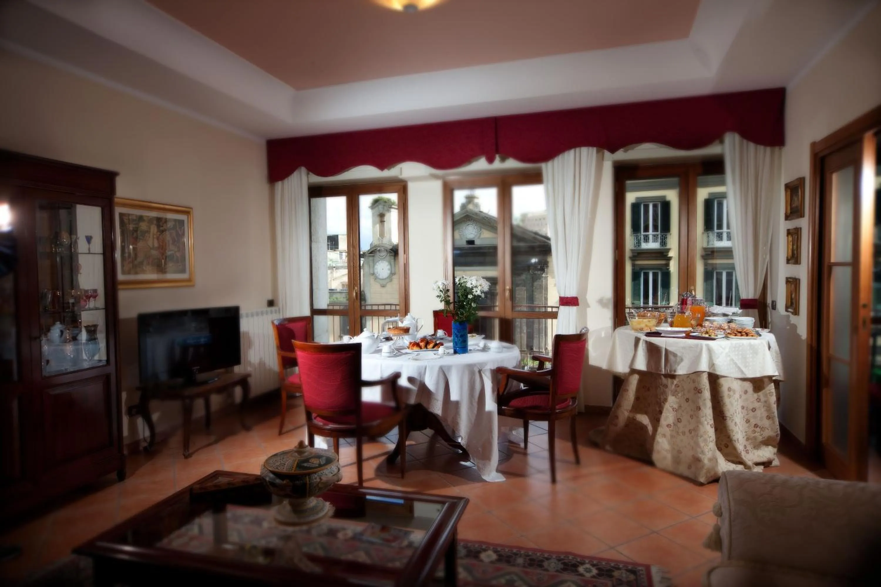 Communal lounge/ TV room in Napoli Porta Di Mare