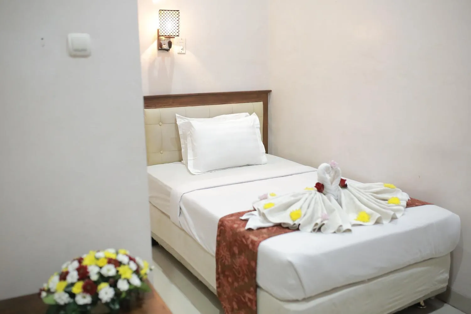 Bed in WISMA KUSUMA HOTEL