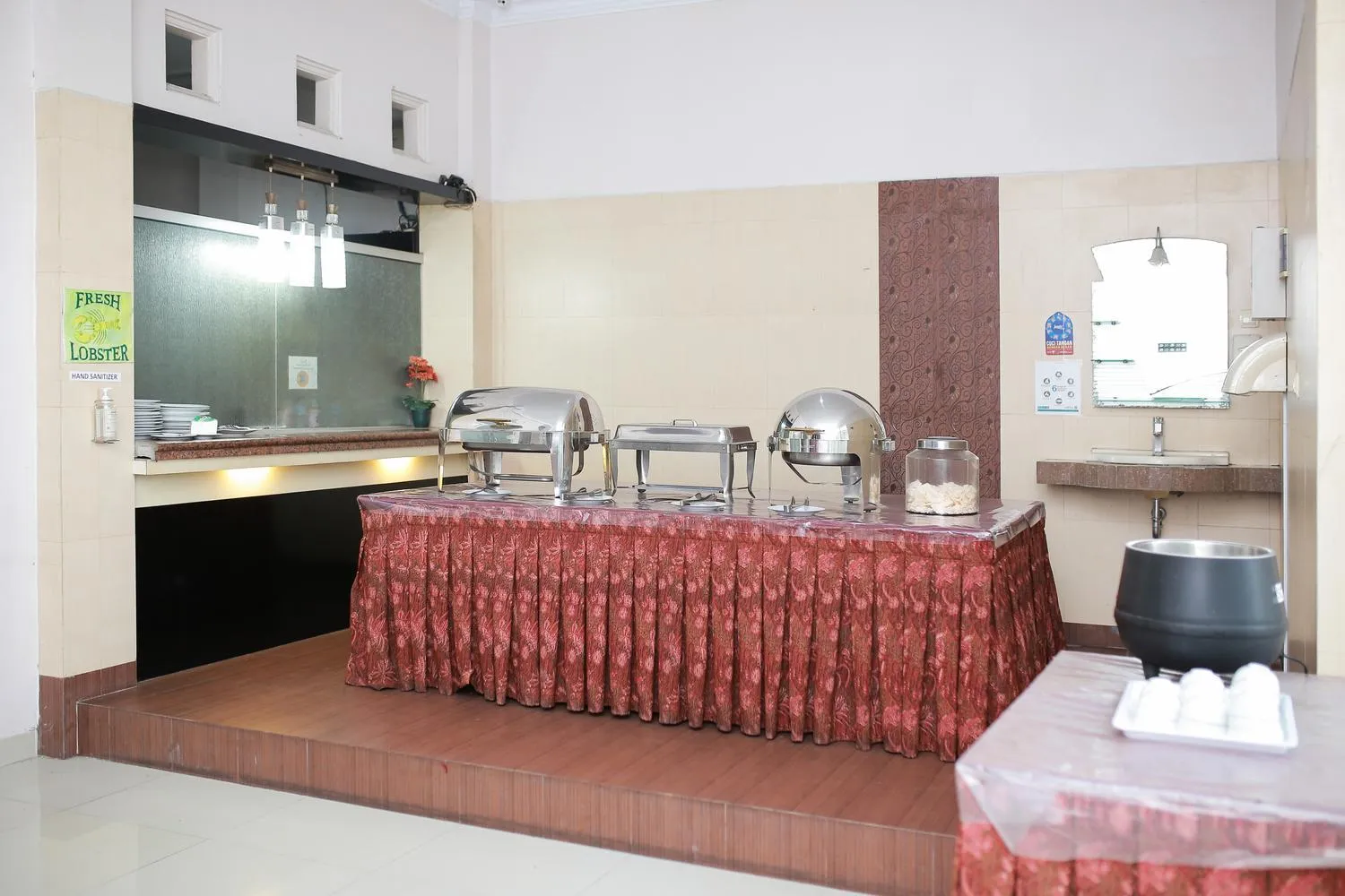 Restaurant/places to eat in WISMA KUSUMA HOTEL