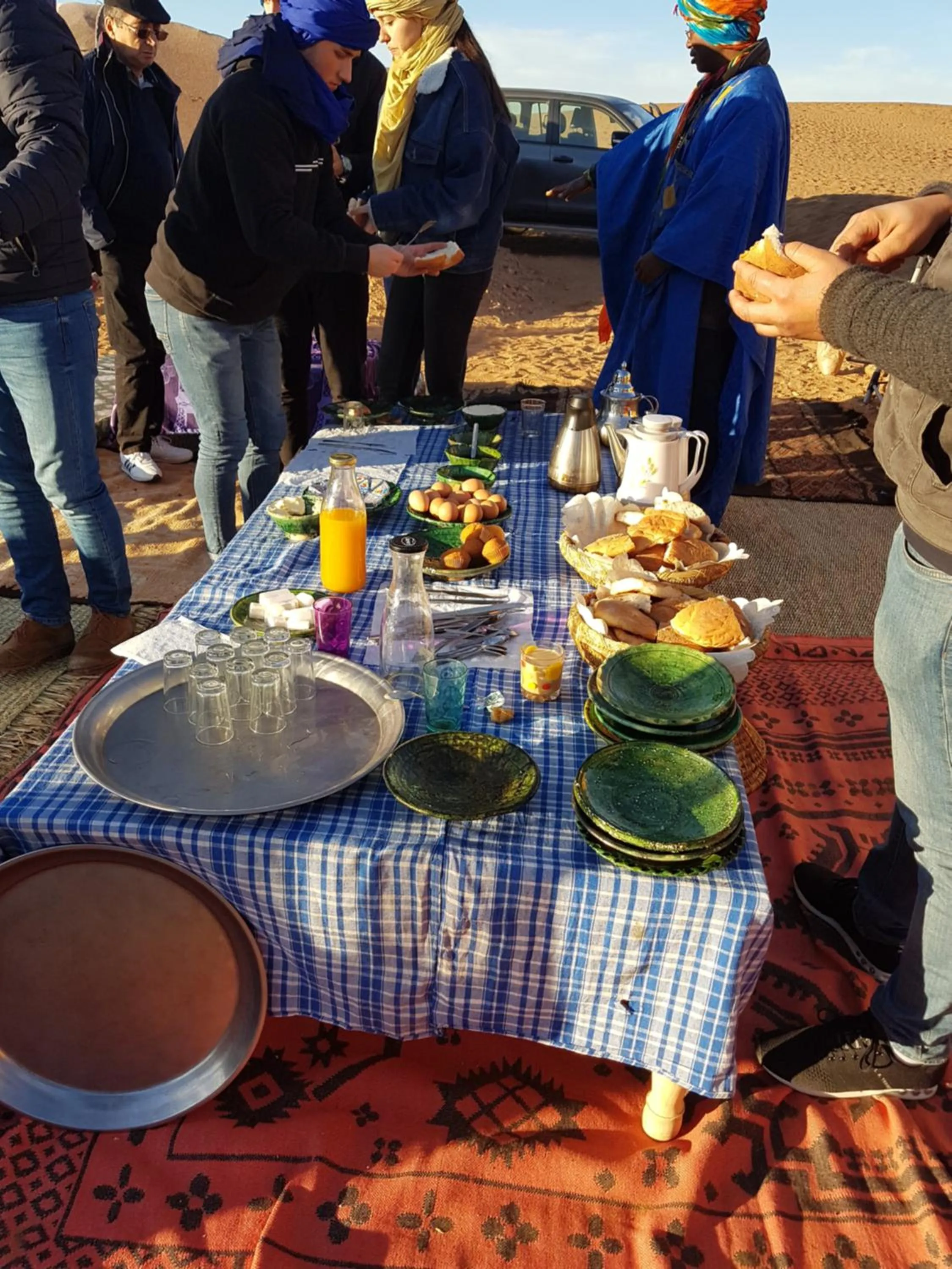 Breakfast in Tinfou desert camp