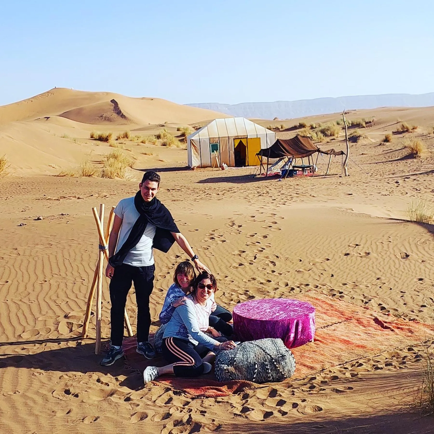 Restaurant/places to eat in Tinfou desert camp
