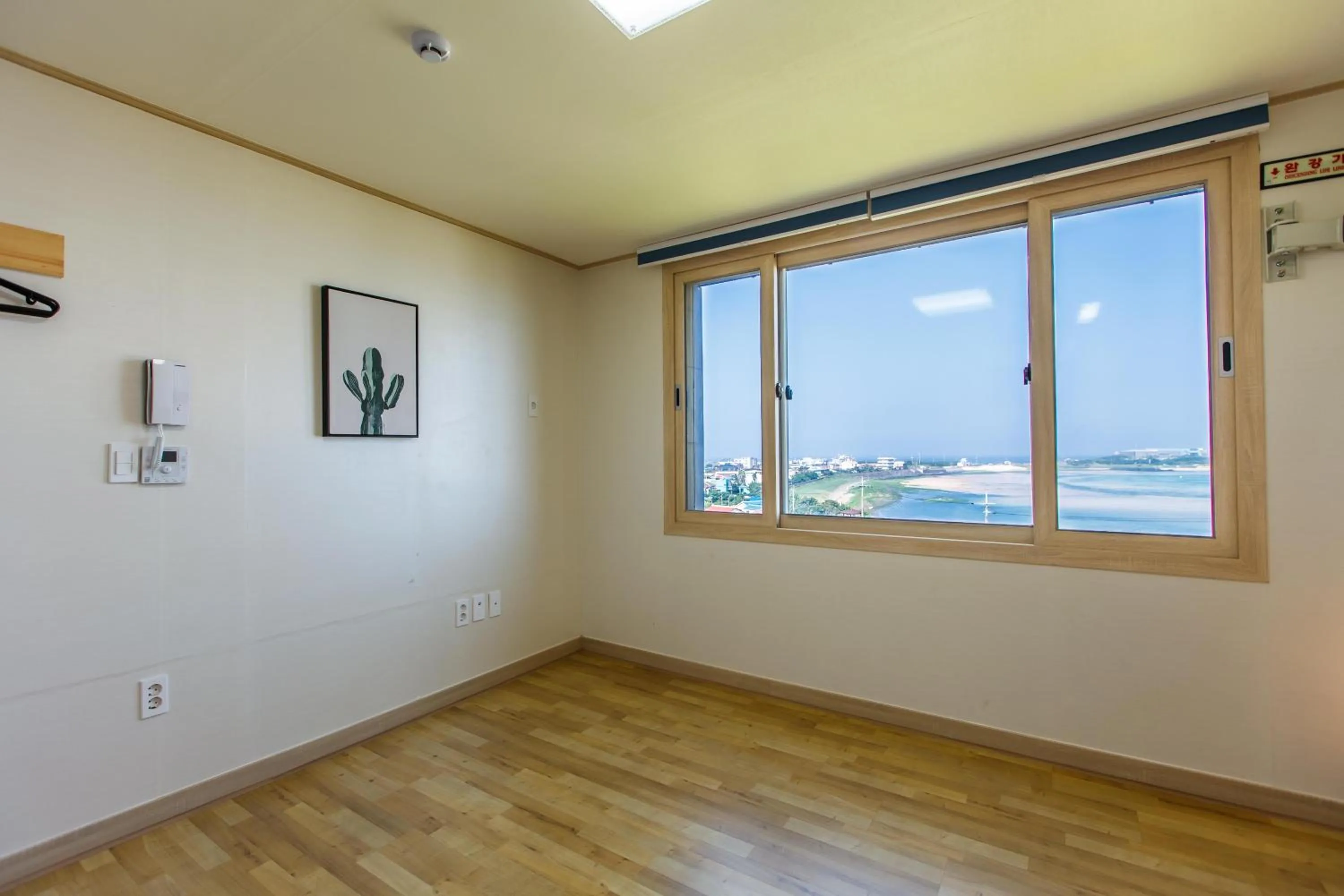 Photo of the whole room in BnSun Pension