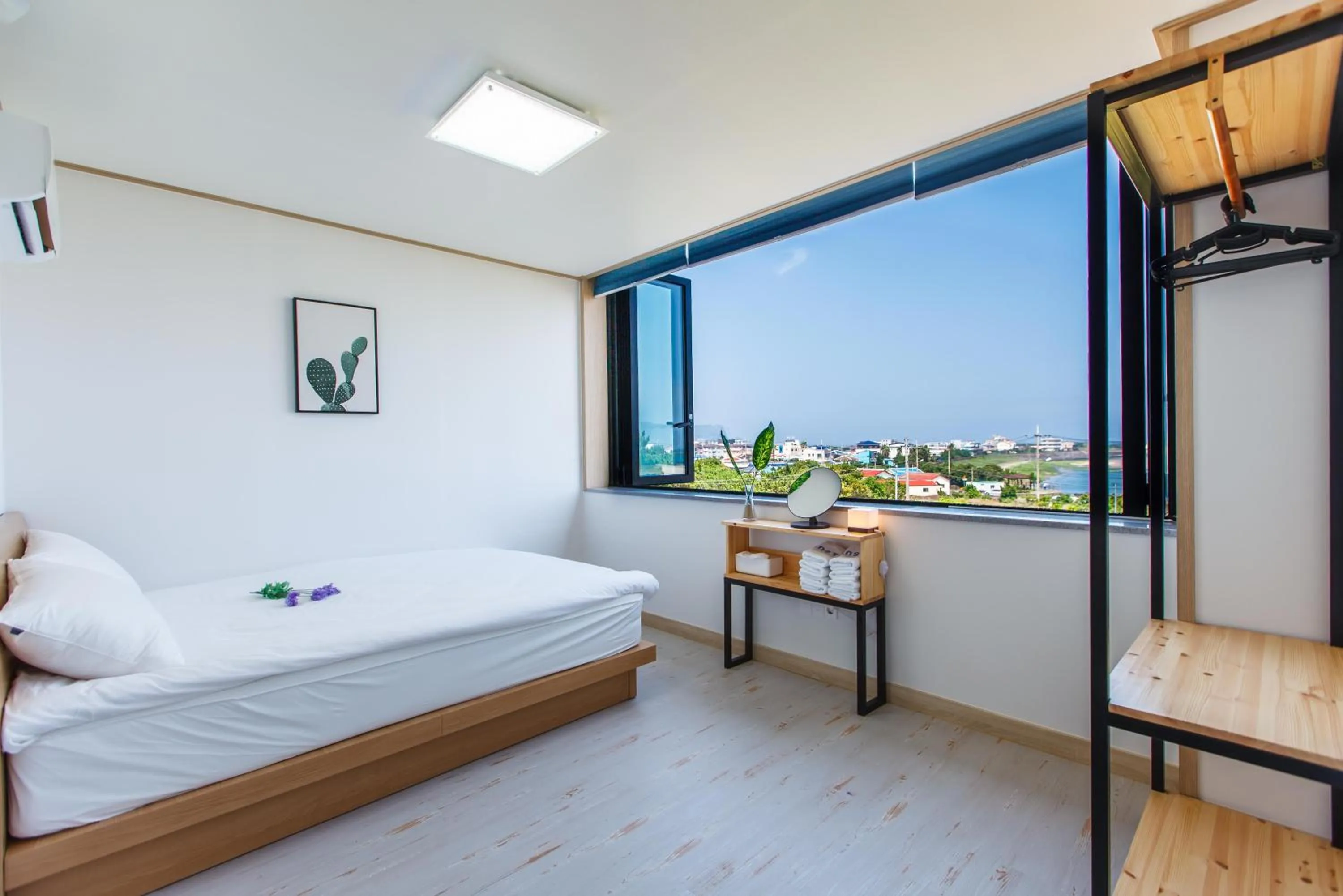 Photo of the whole room, Bed in BnSun Pension