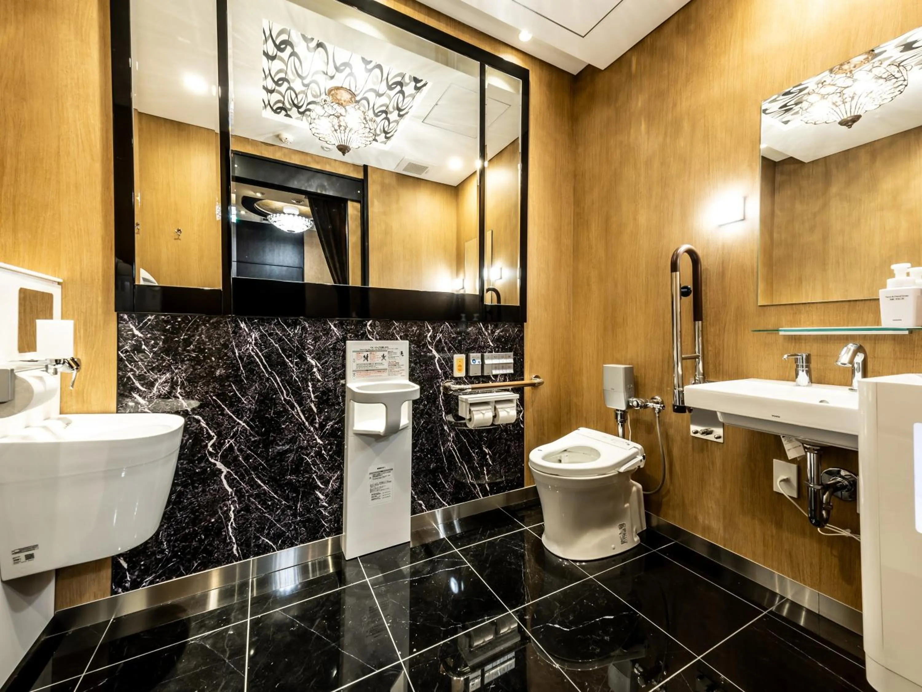 Toilet in APA Hotel Kayabacho Hachobori Ekimae