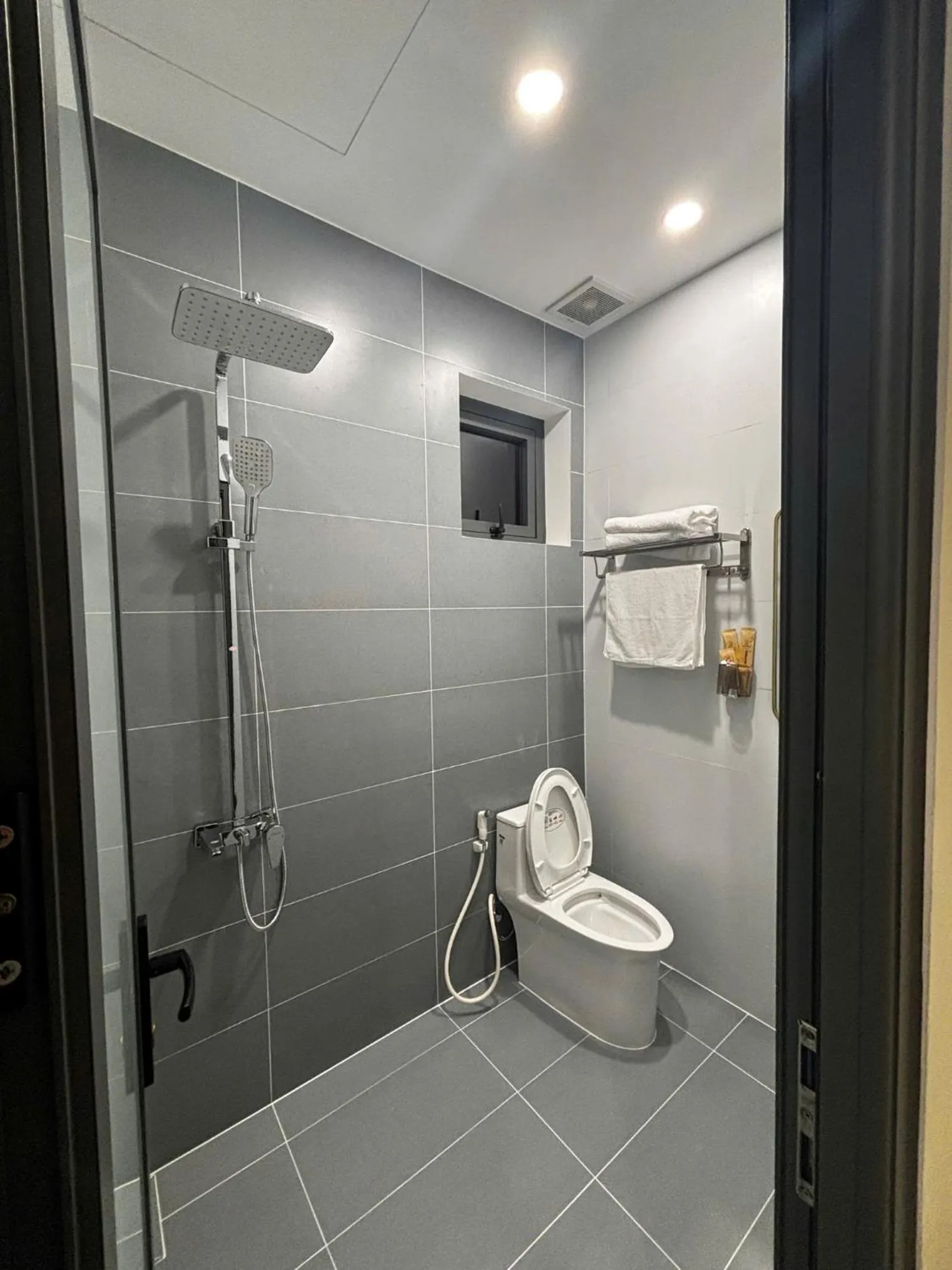 Shower in Hoàng Đô Hotel