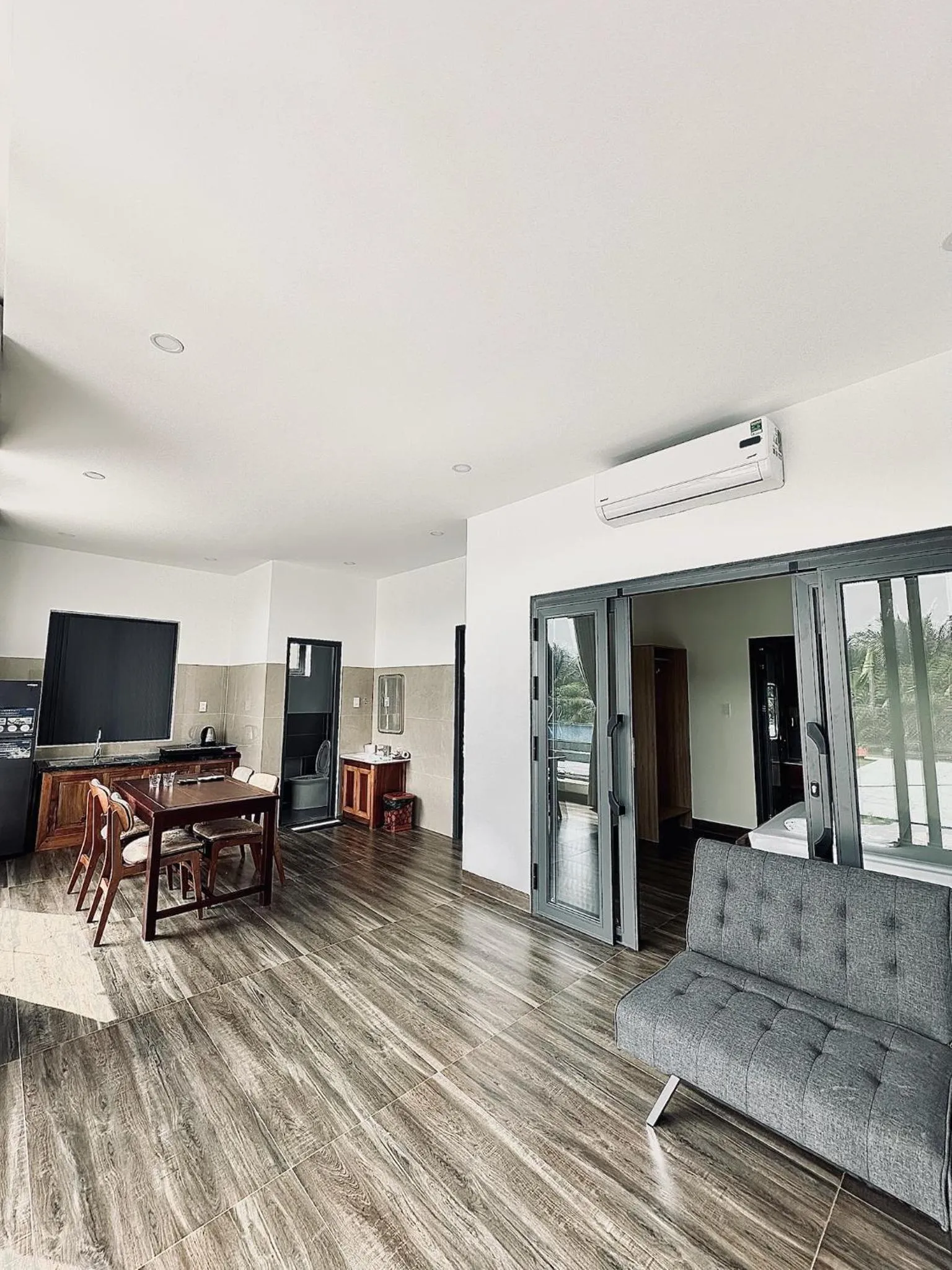 TV and multimedia in Hoàng Đô Hotel