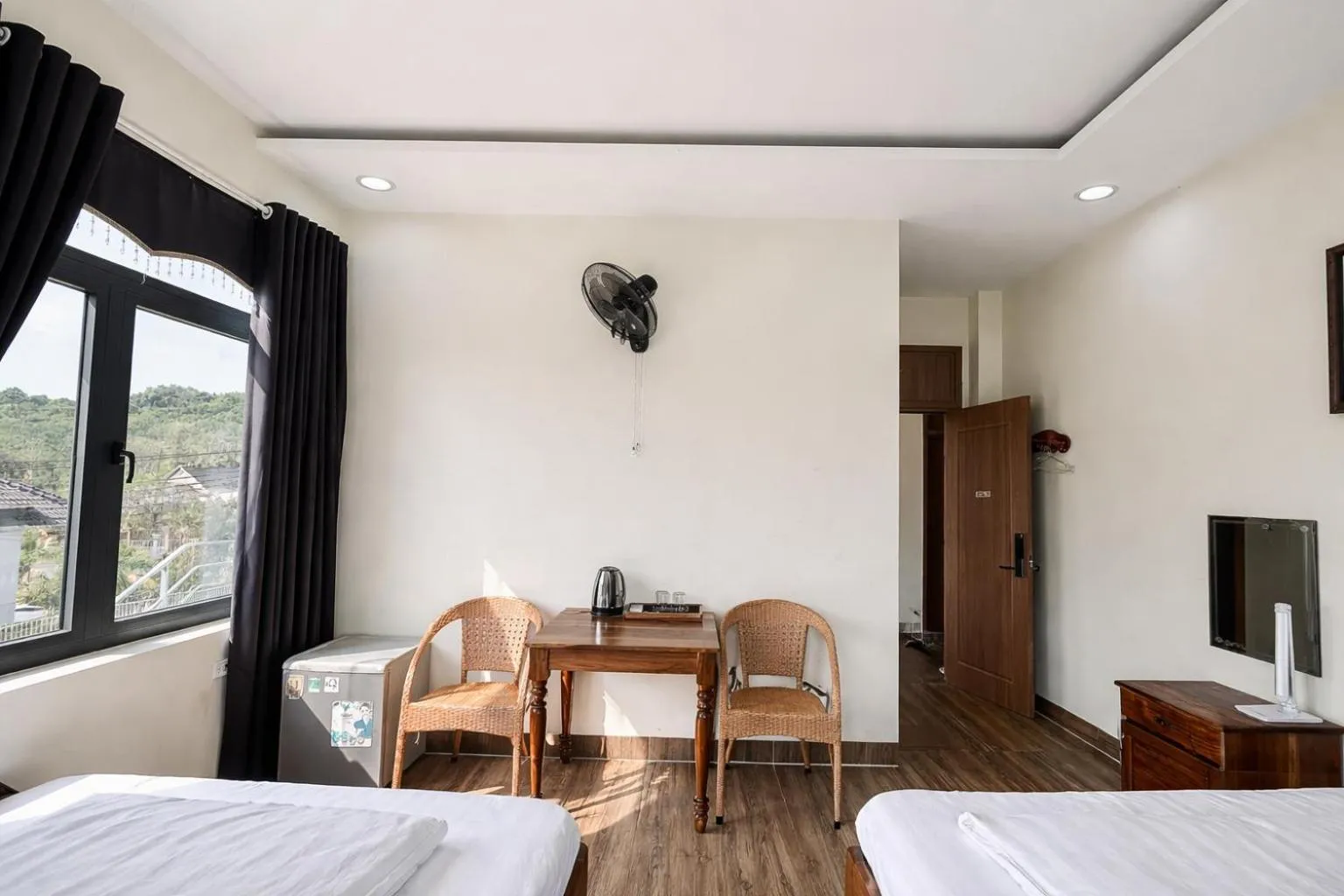 Seating area, Bed in Hoàng Đô Hotel