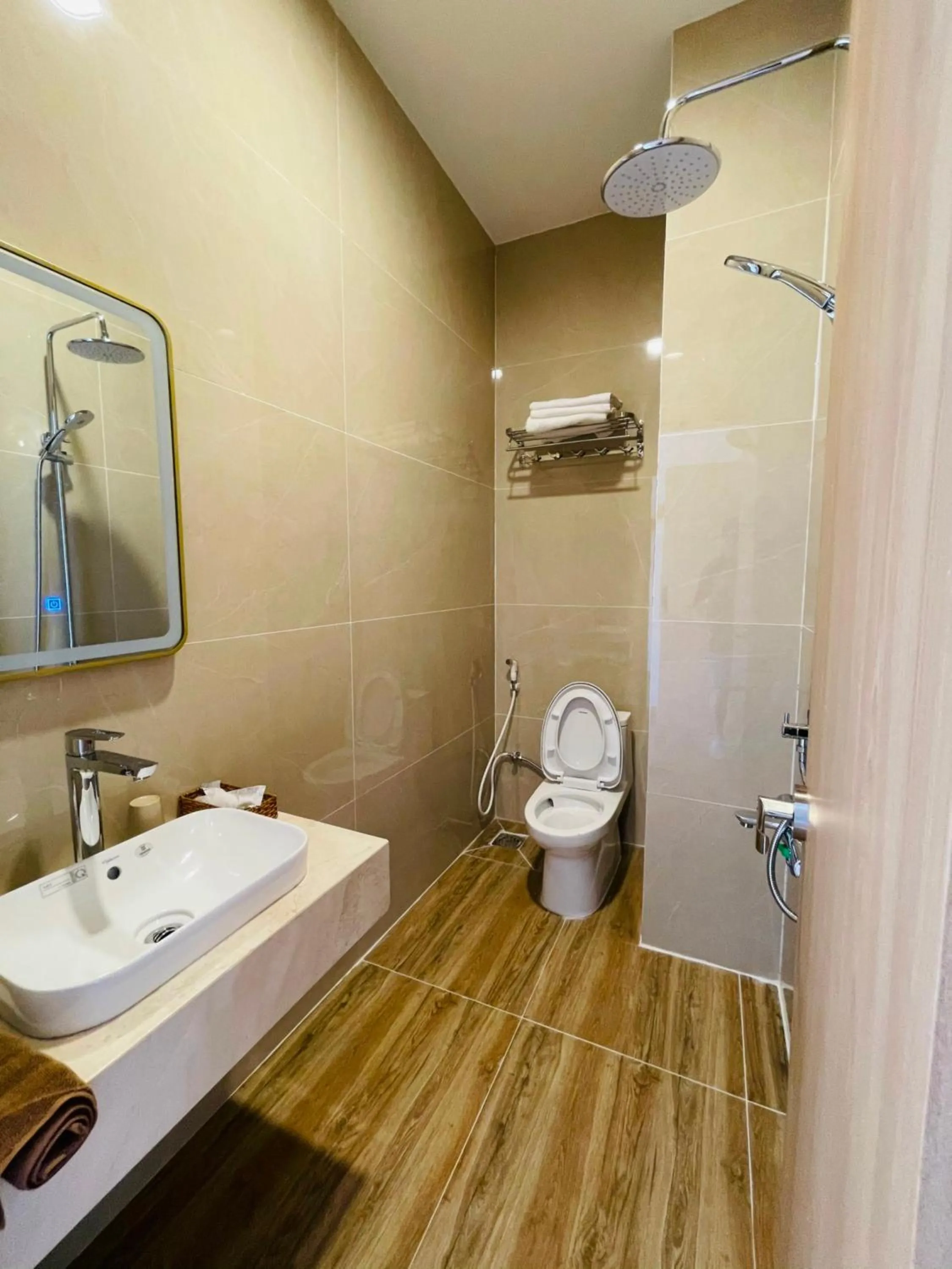 Bathroom in Hoàng Đô Hotel