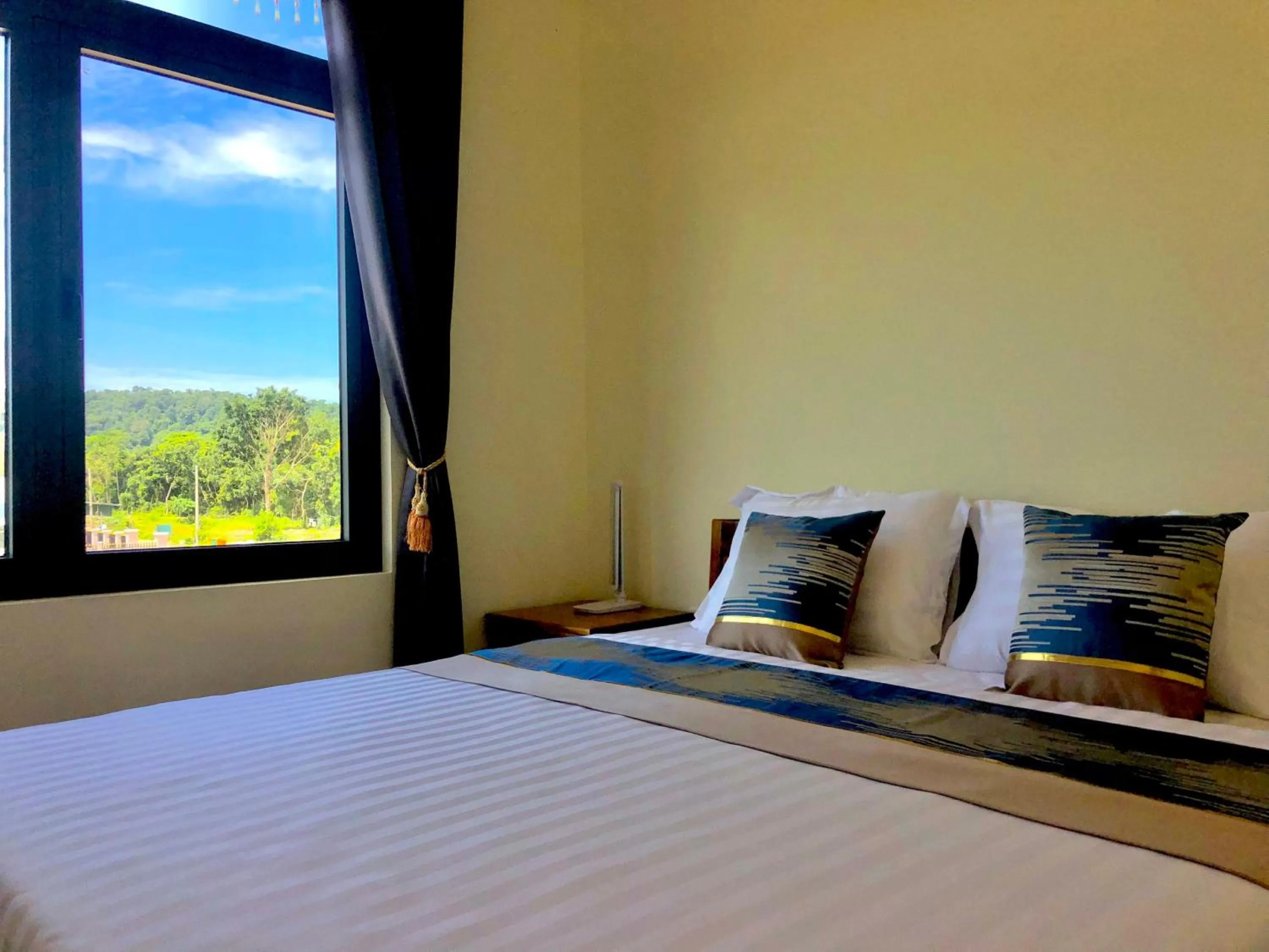 Photo of the whole room, Bed in Hoàng Đô Hotel