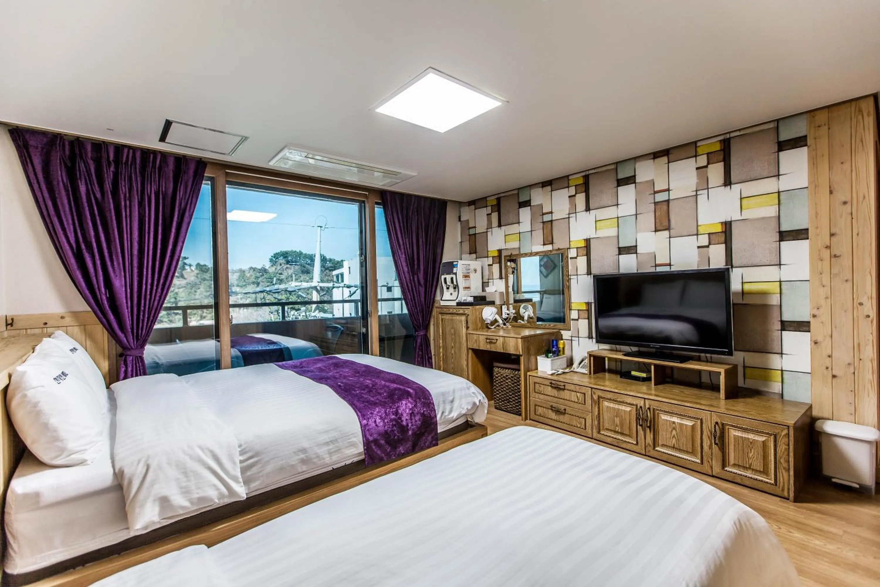 Bed in Cheonjiyeon Hotel