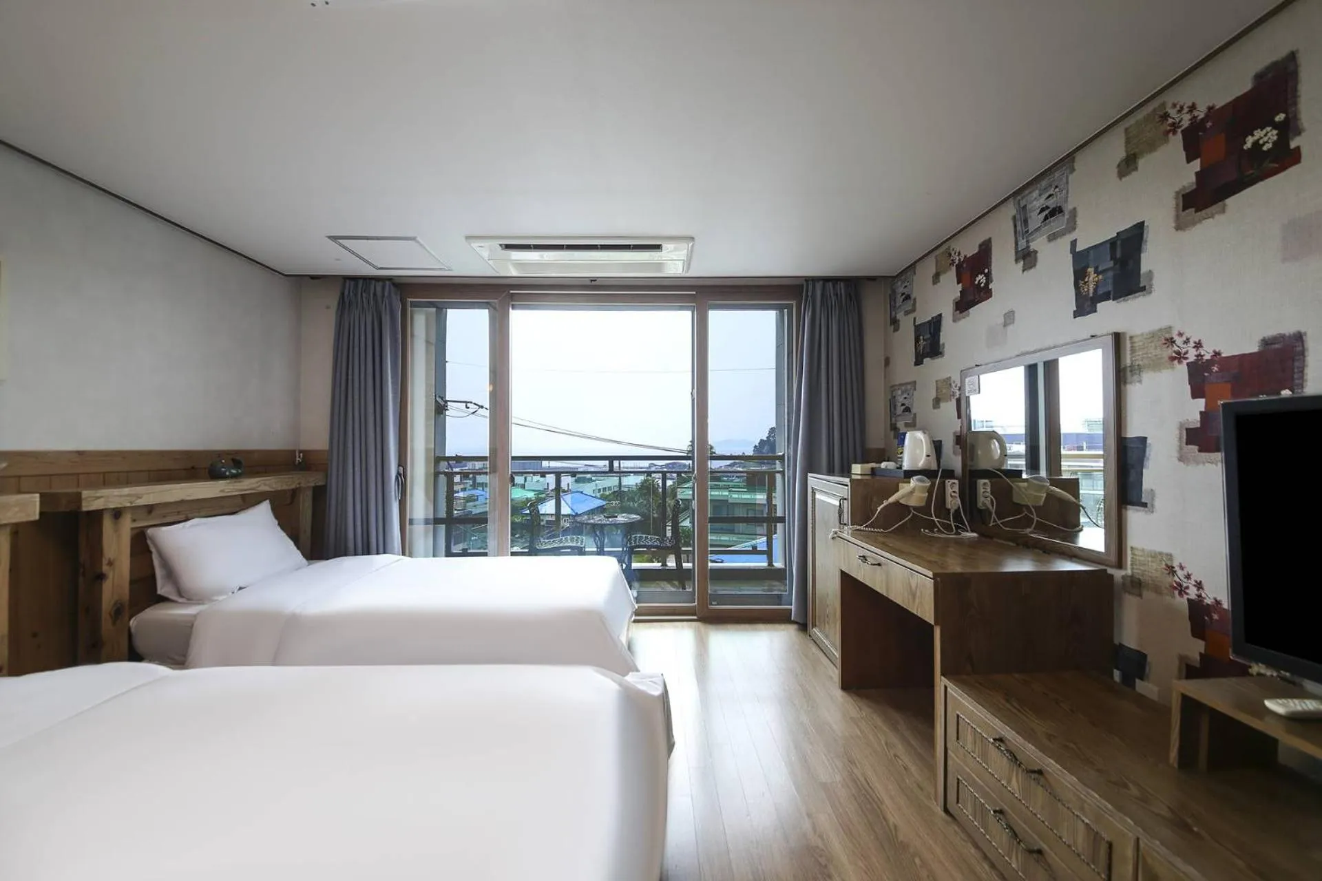 Bed in Cheonjiyeon Hotel