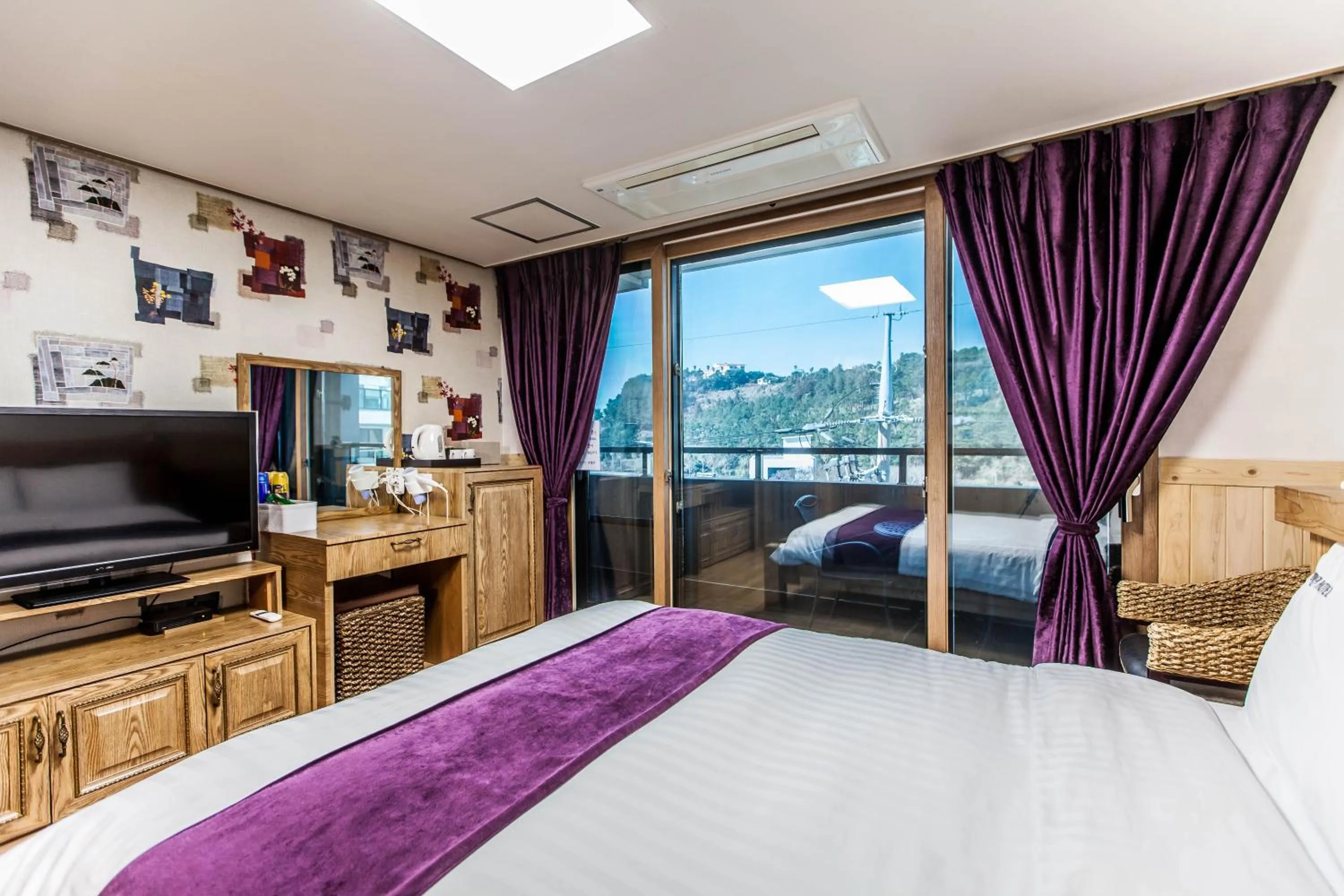 Bed in Cheonjiyeon Hotel