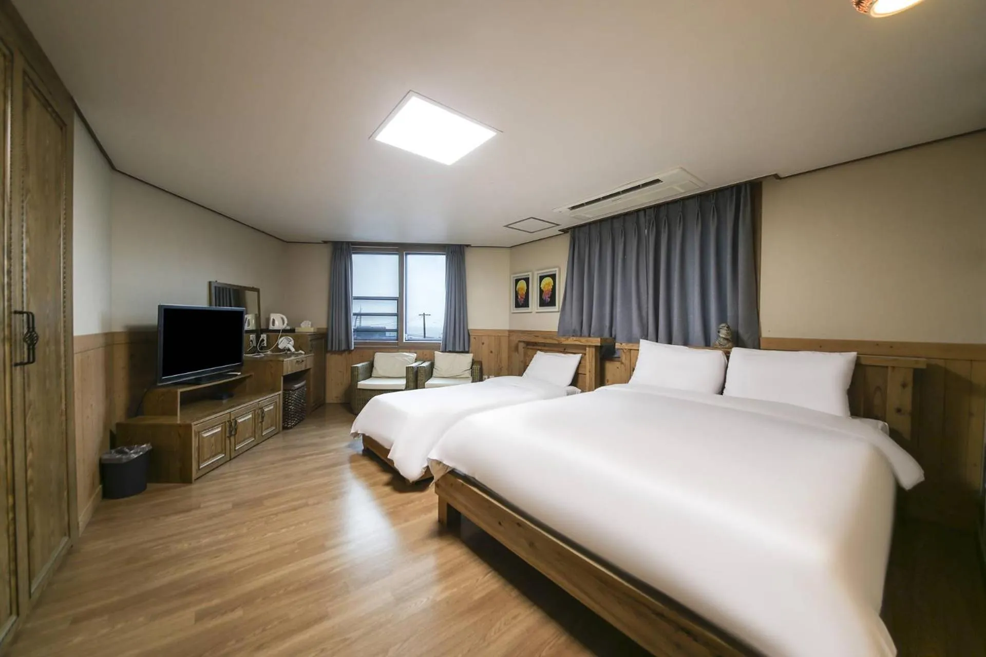 Bed in Cheonjiyeon Hotel