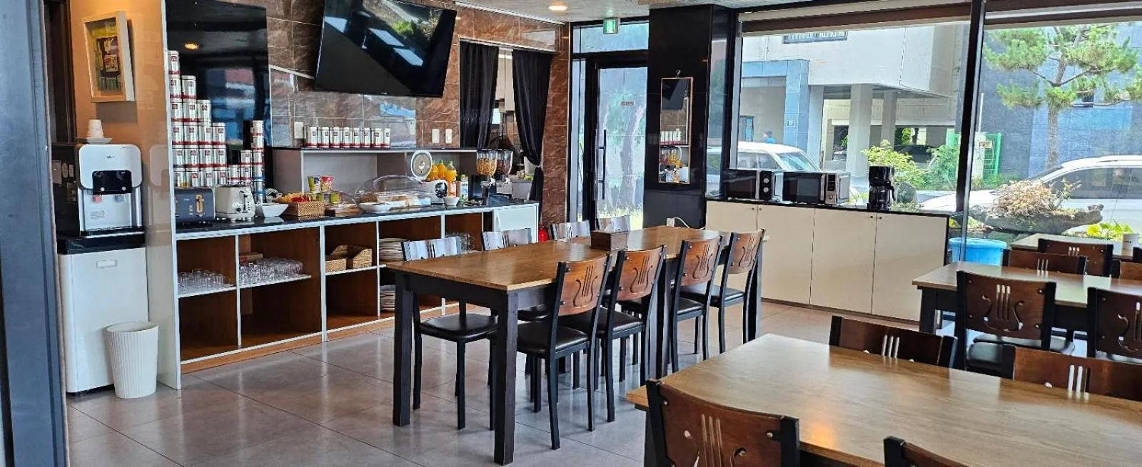 Restaurant/places to eat in Cheonjiyeon Hotel