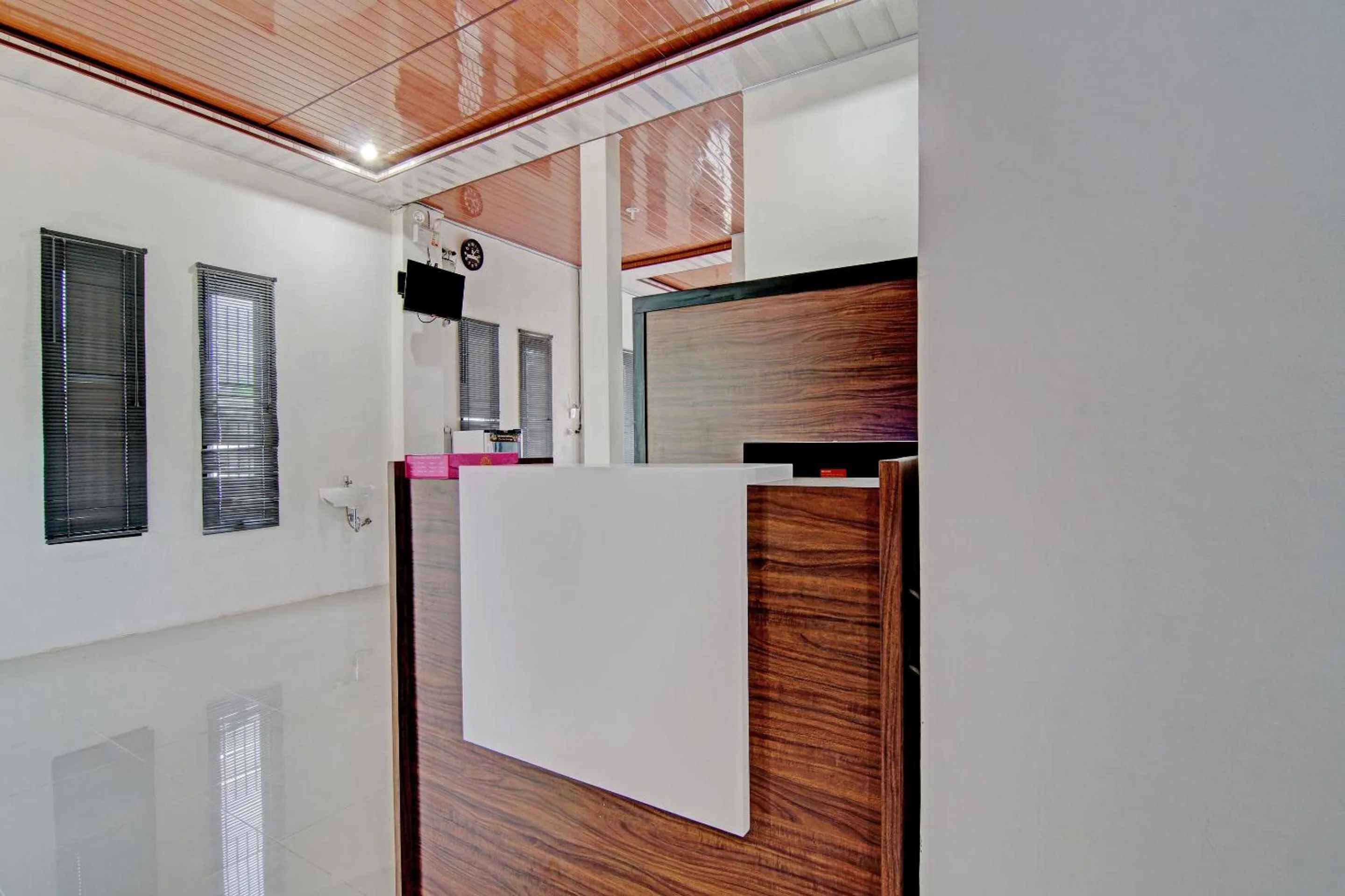 Lobby or reception in Hotel O Penginapan Sarinah SyariahNearRM Beringin Indah