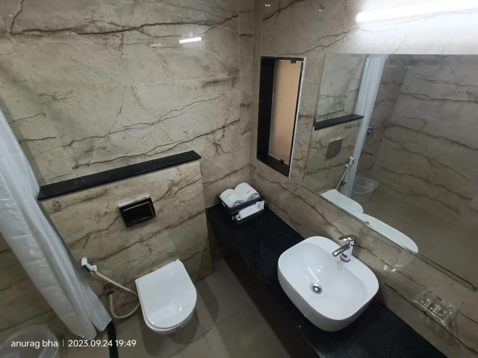 Bathroom in Hotel Raas Inn, New Hotel