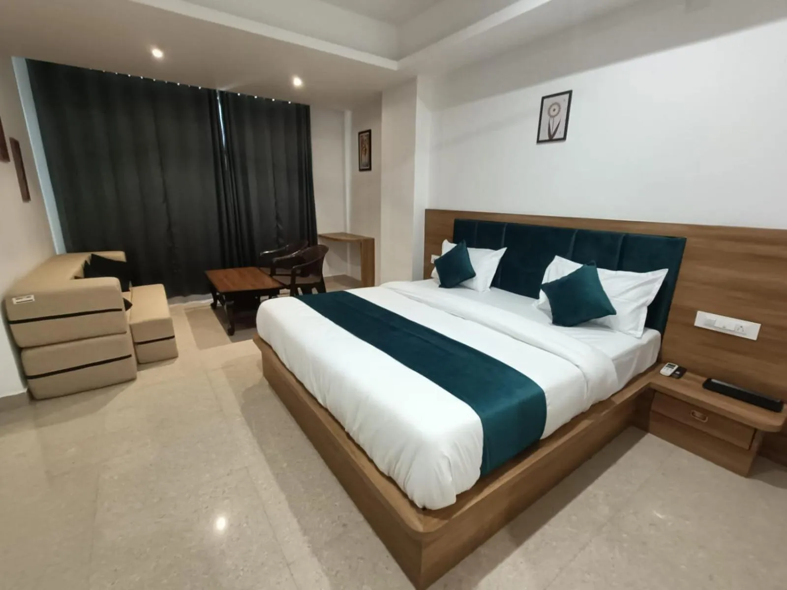 Hotel Raas Inn, New Hotel