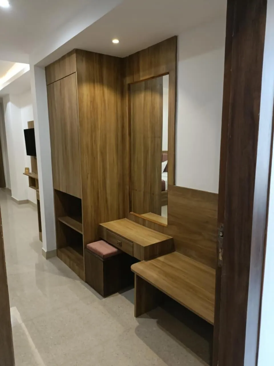 wardrobe in Hotel Raas Inn, New Hotel