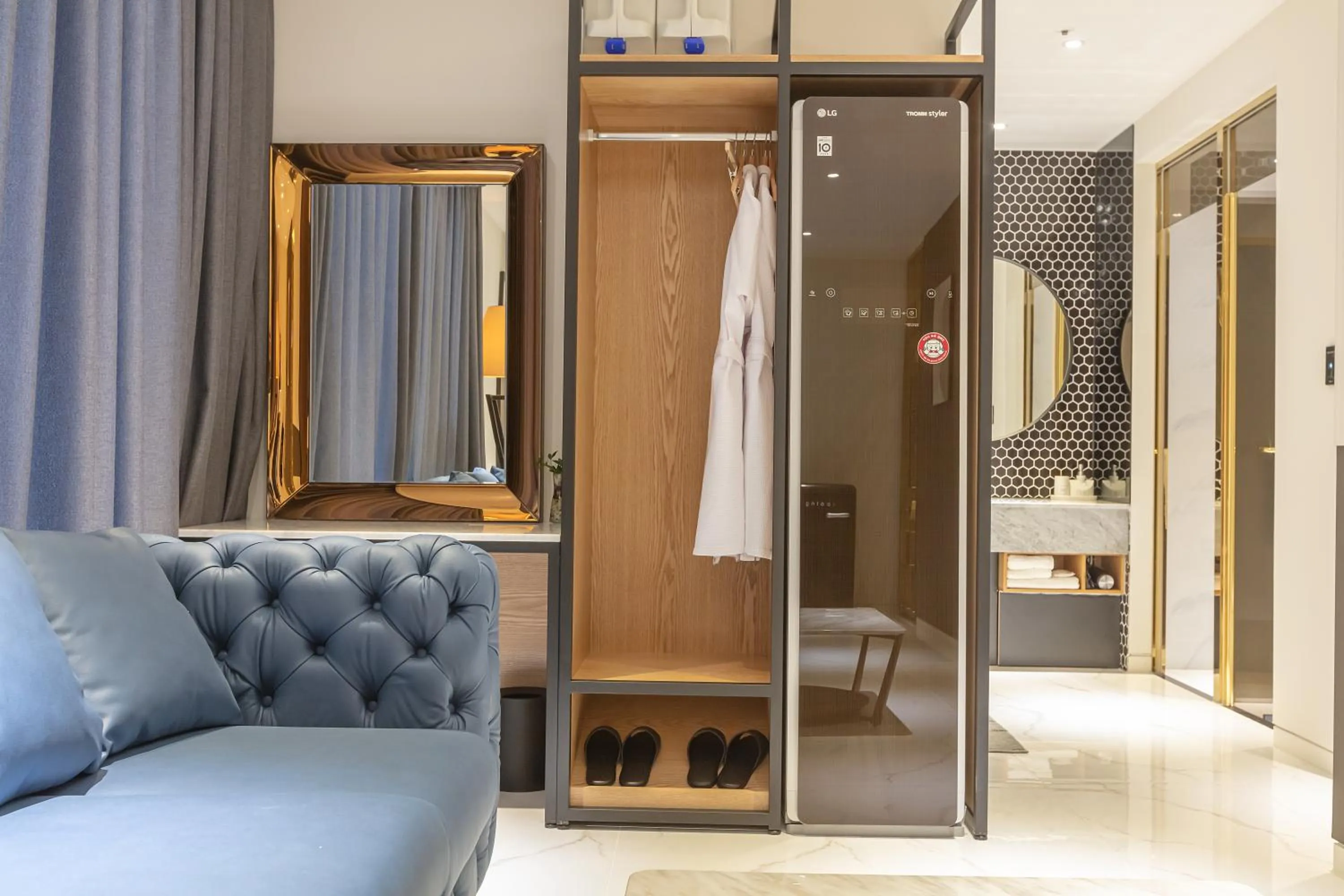 wardrobe in NOMAD HOTEL