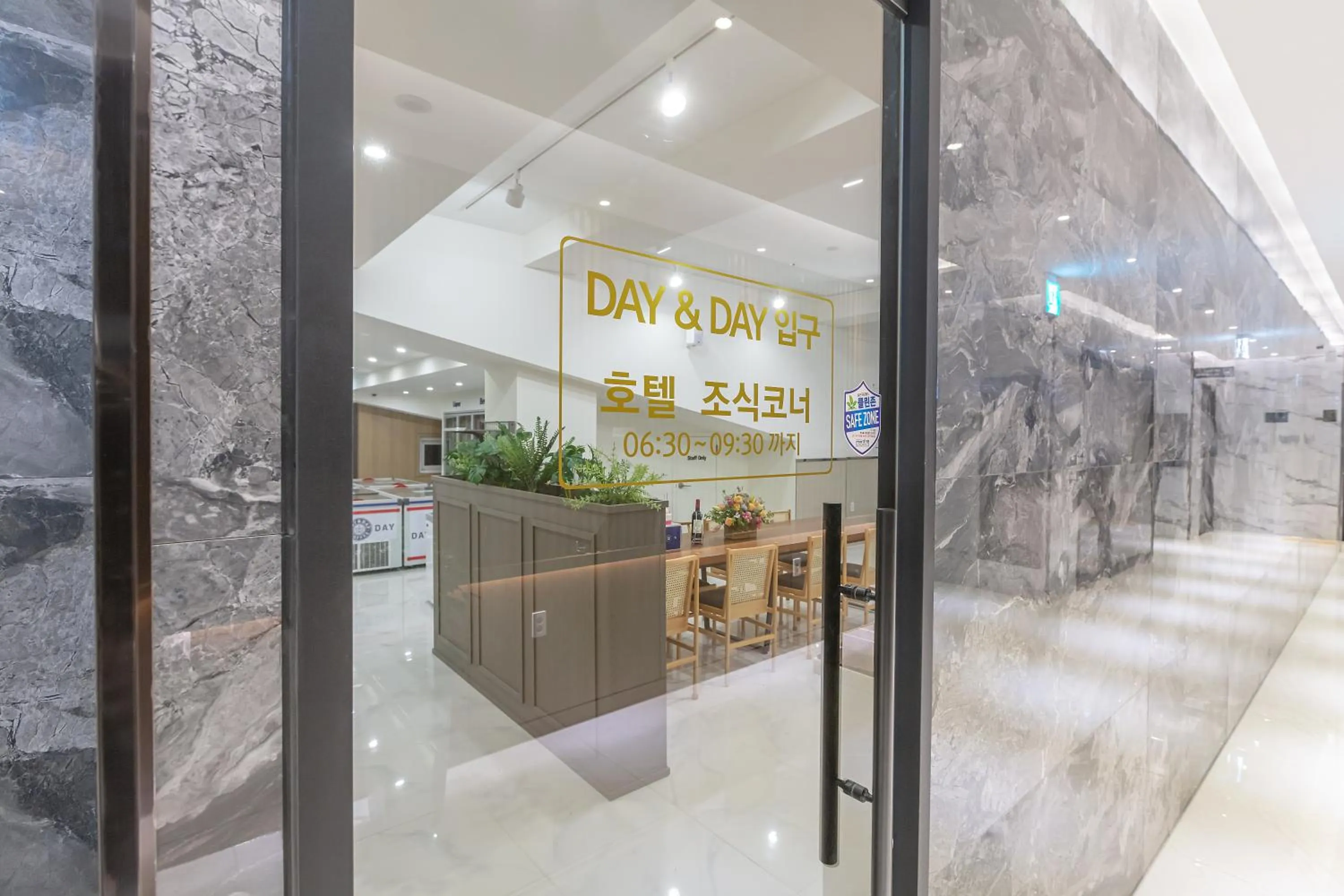 Breakfast in NOMAD HOTEL