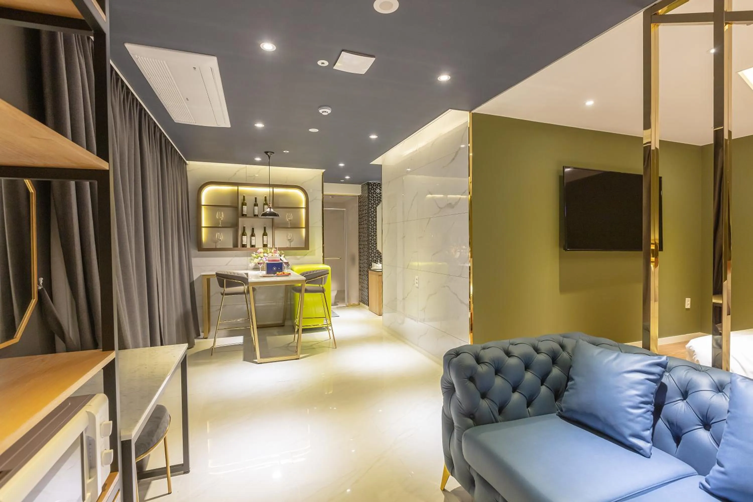 TV and multimedia in NOMAD HOTEL