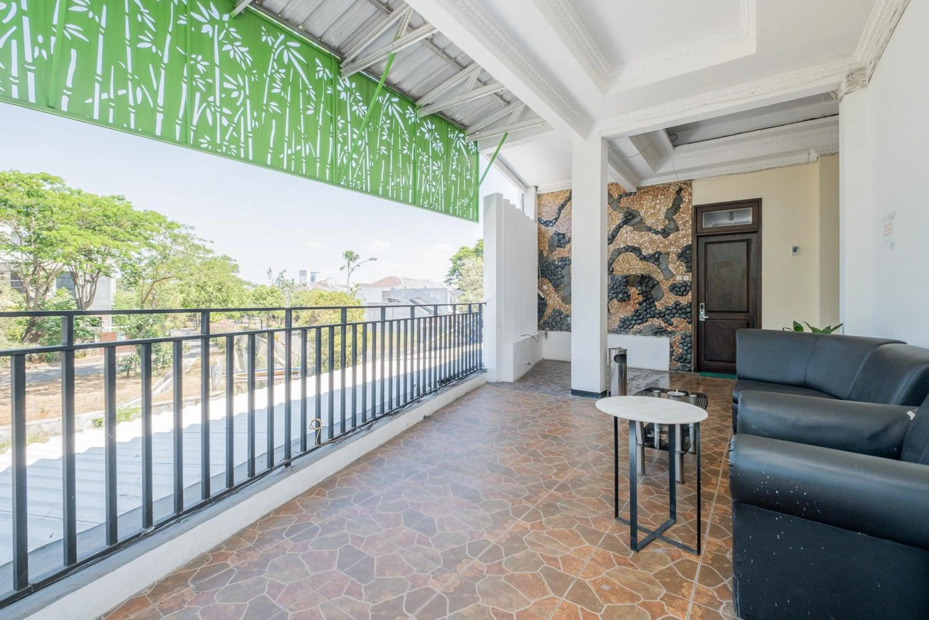 Balcony/Terrace in RedDoorz Plus @ Grace Residence Surabaya