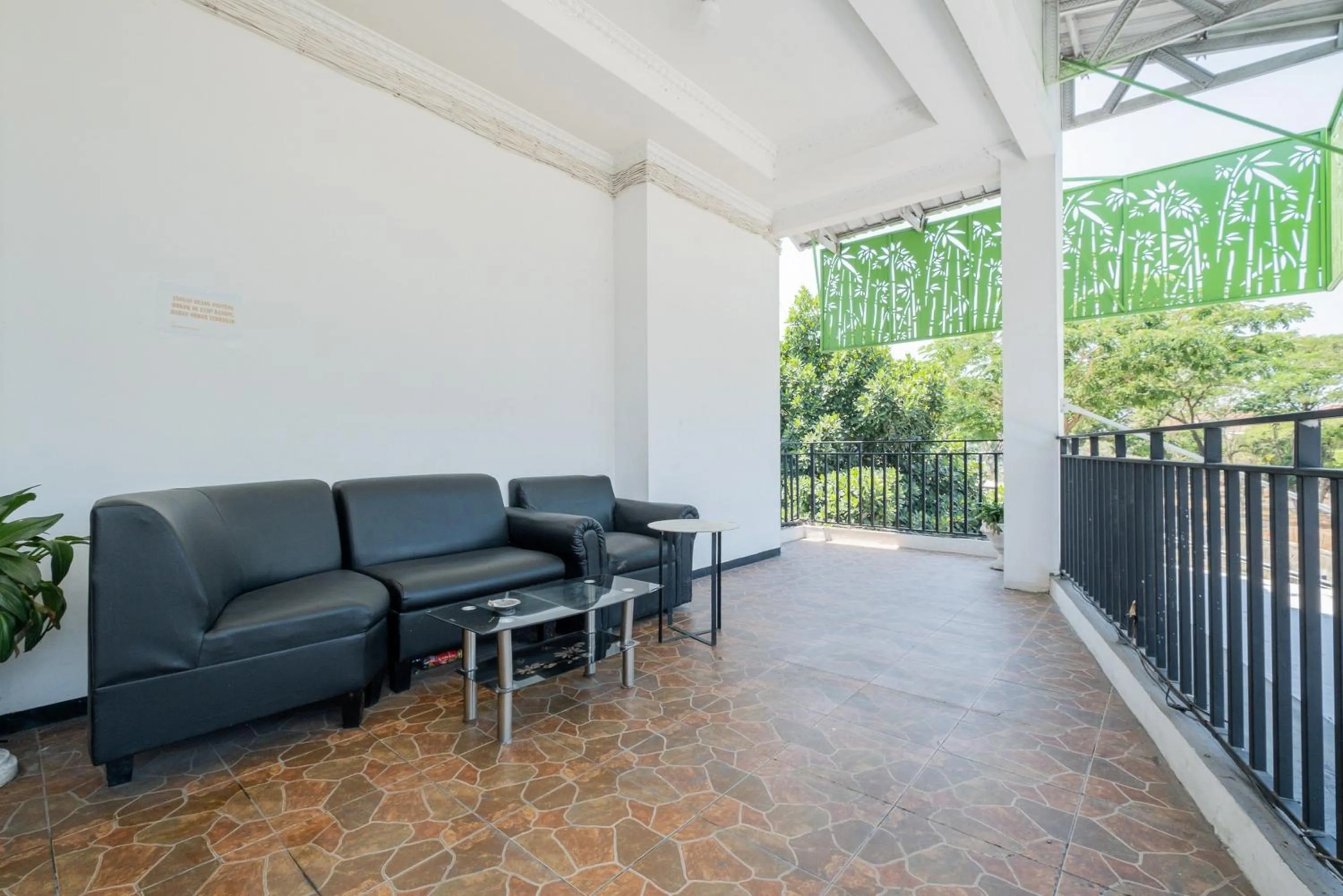 Balcony/Terrace in RedDoorz Plus @ Grace Residence Surabaya