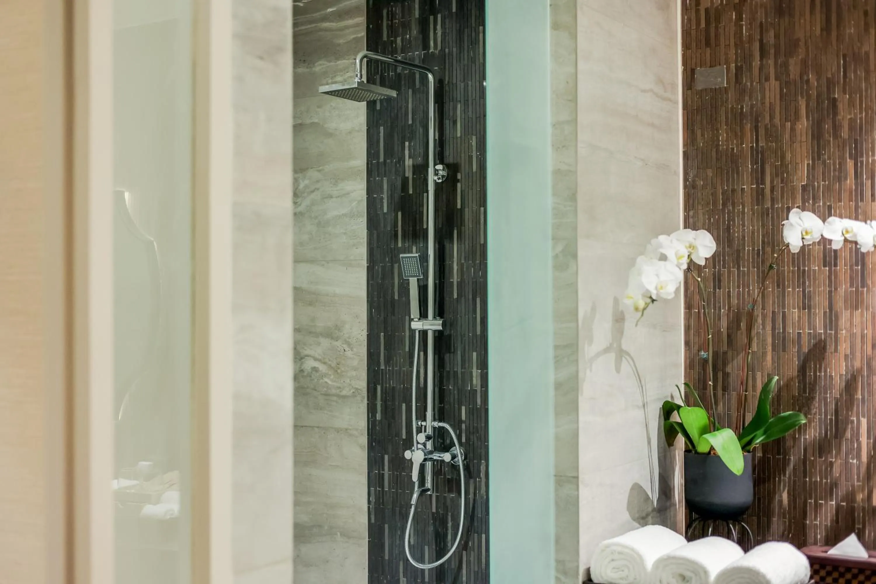 Brittany Hotel Villar City