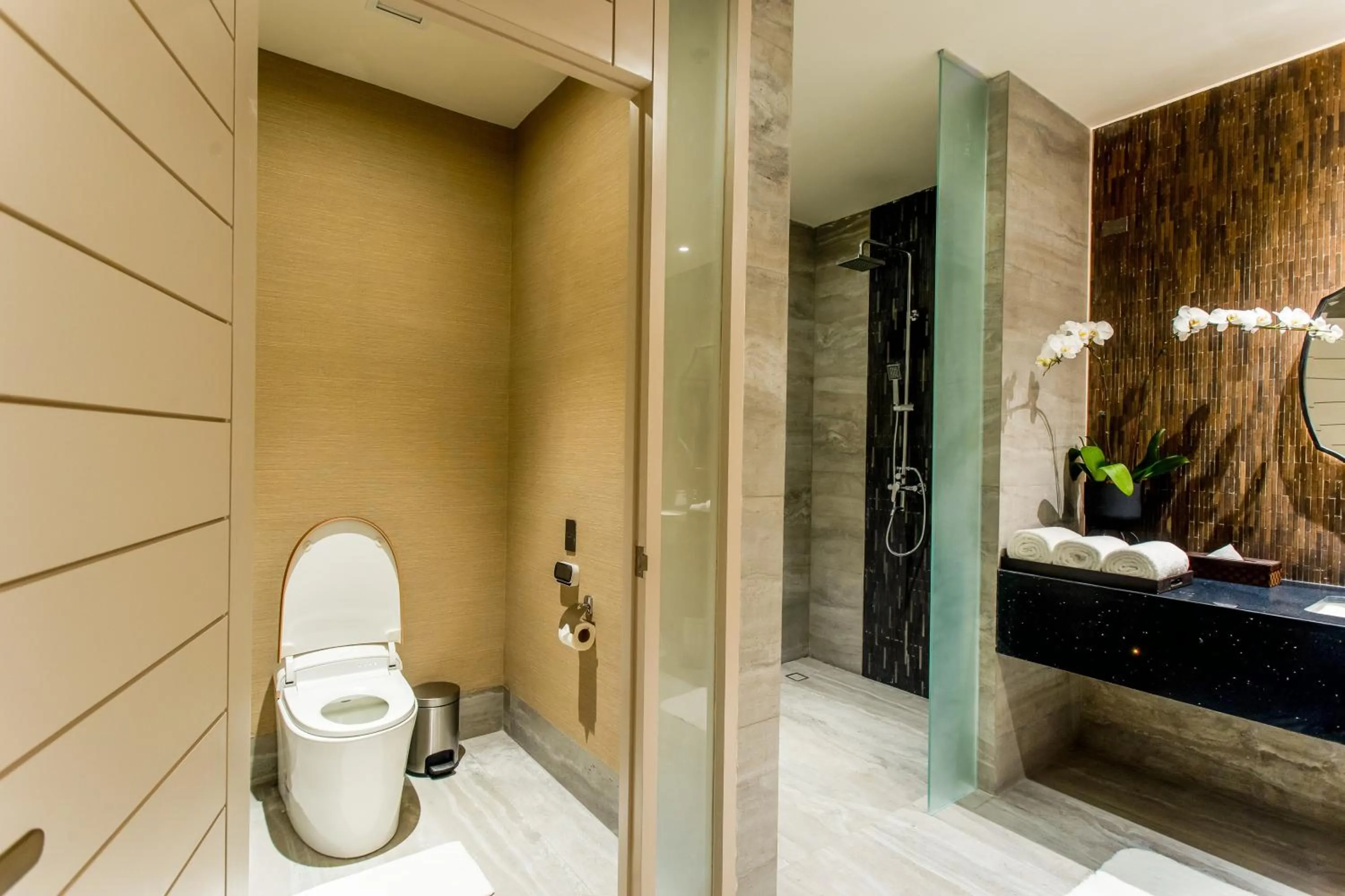 Brittany Hotel Villar City