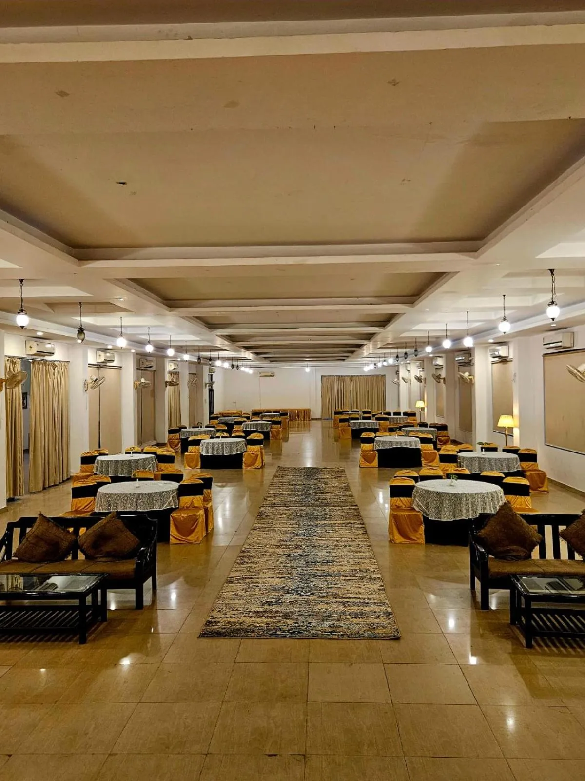 Banquet/Function facilities in Corbett Tusker Trail