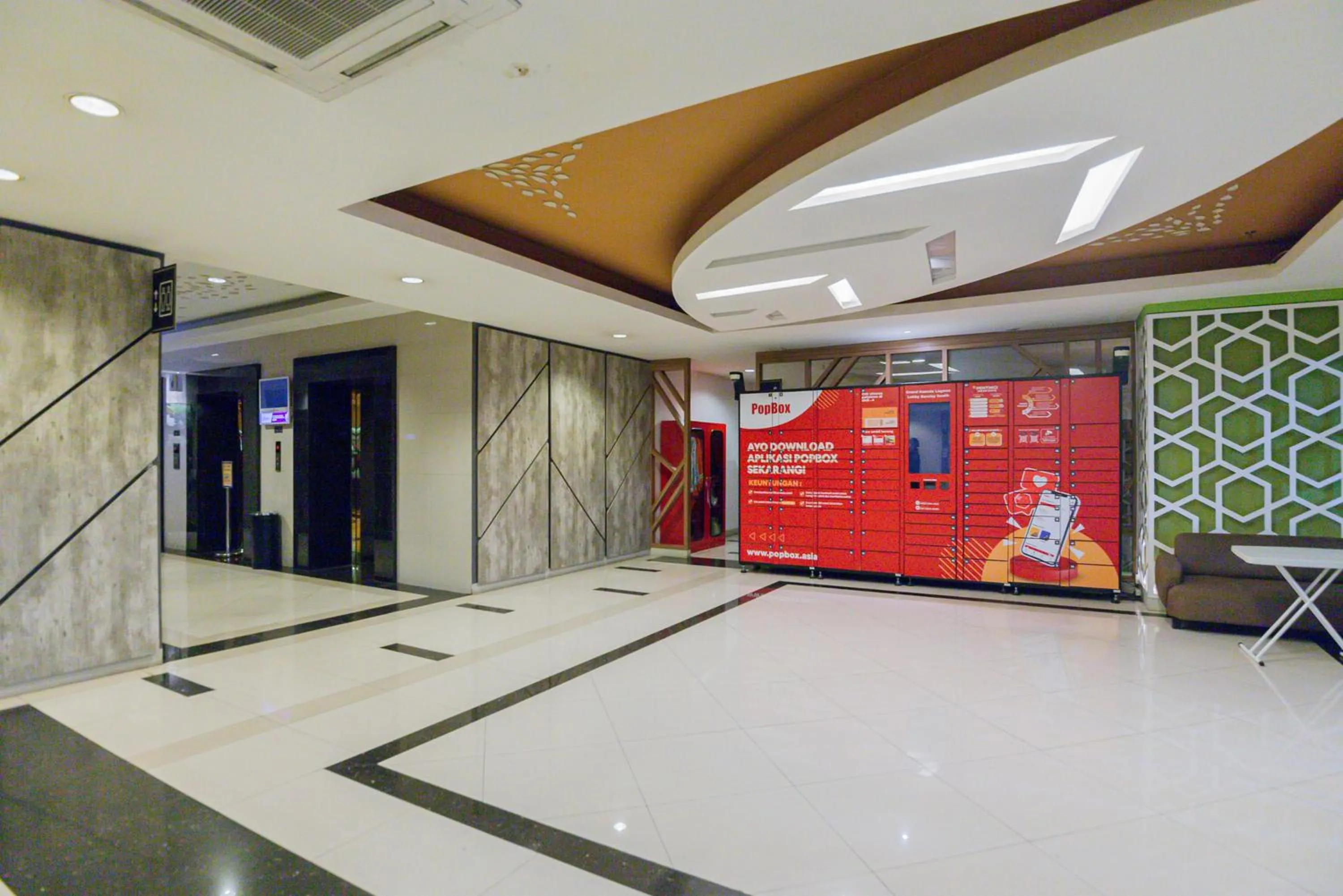 Property building in RedLiving Apartemen Grand Kamala Lagoon - Rooms 911 Tower Barclay South with Netflix