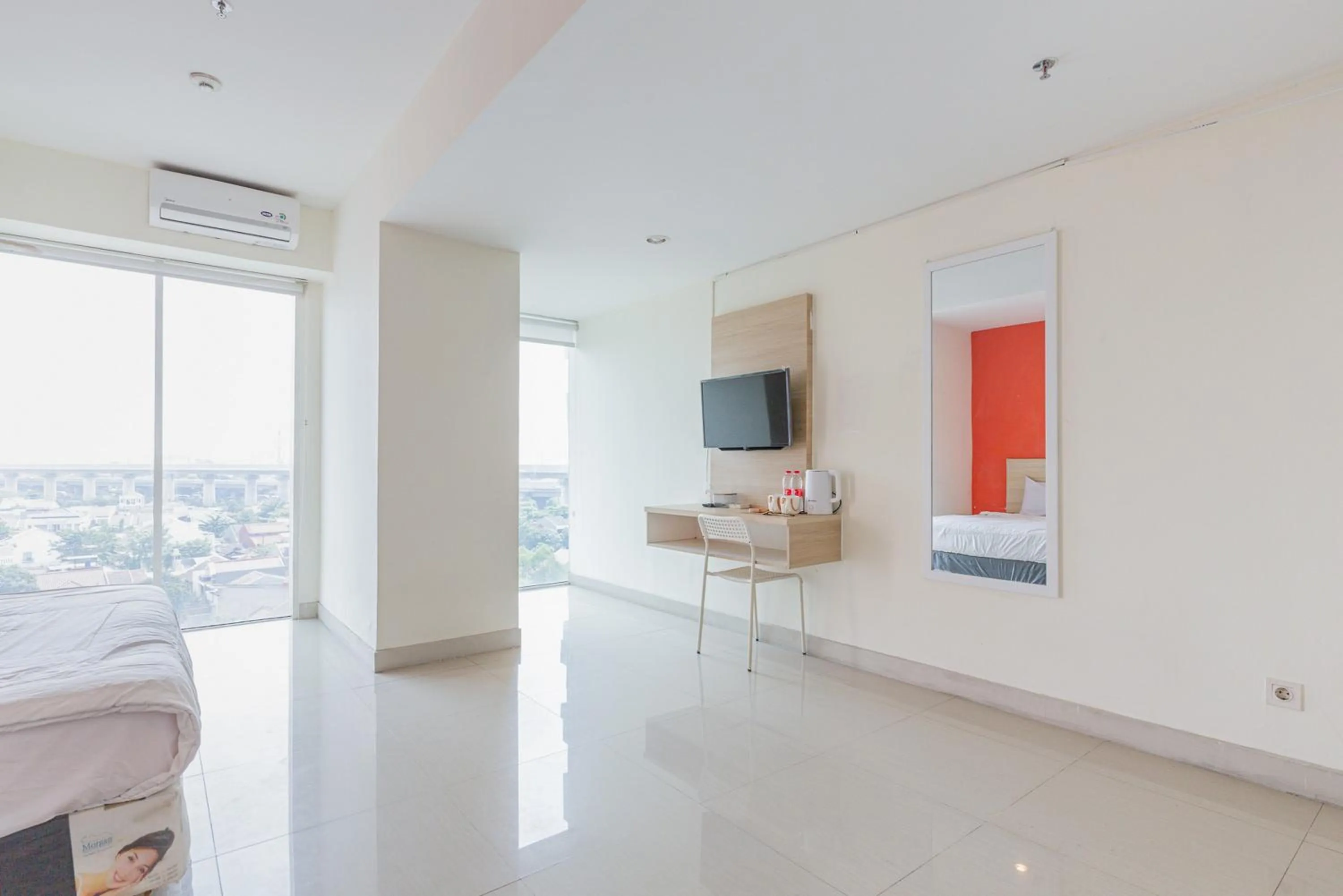TV and multimedia in RedLiving Apartemen Grand Kamala Lagoon - Rooms 911 Tower Barclay South with Netflix
