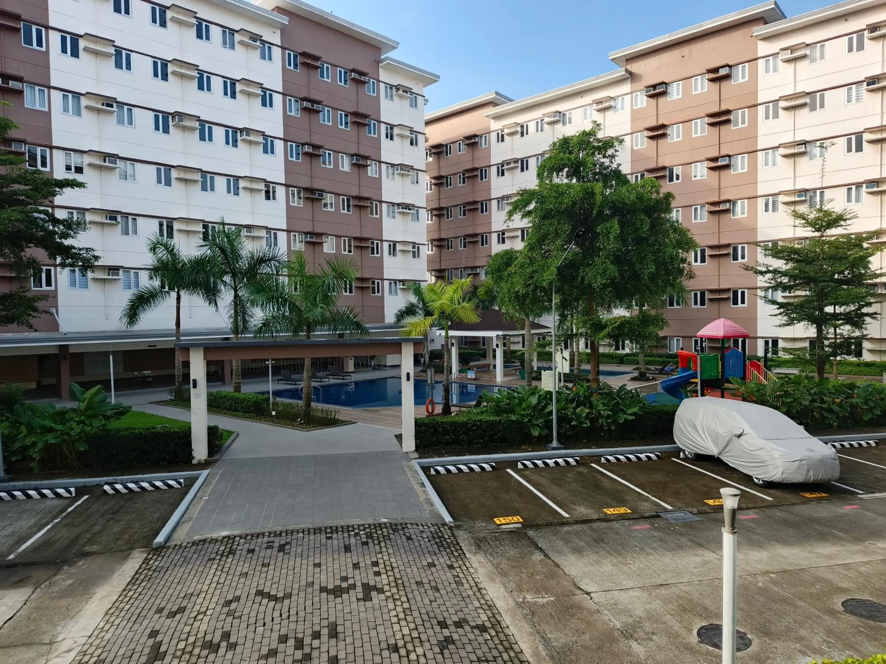 Property building in Happy Stays B - End Unit Greenery View at SMDC Hope Residences