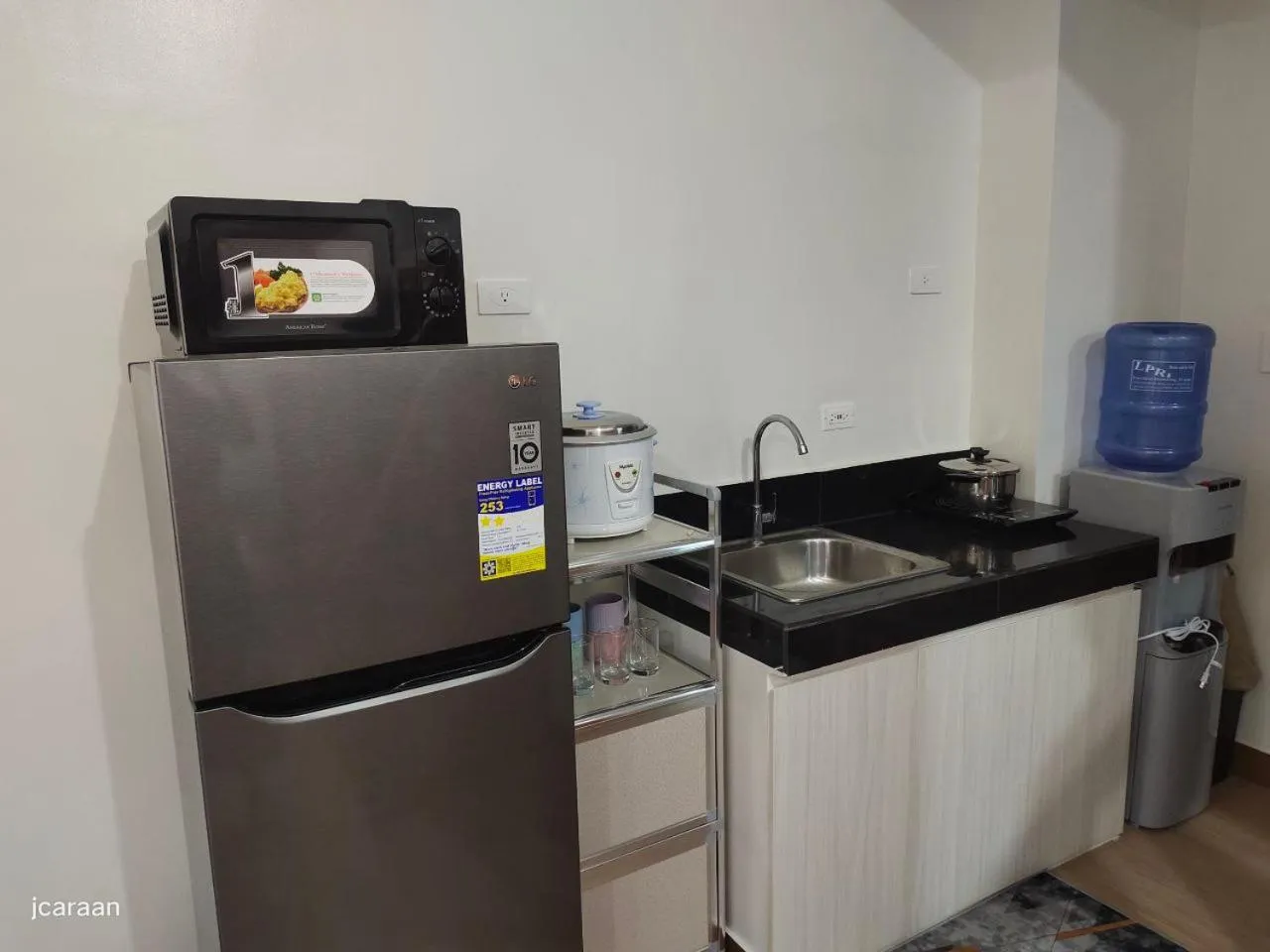 Kitchen or kitchenette in Happy Stays B - End Unit Greenery View at SMDC Hope Residences