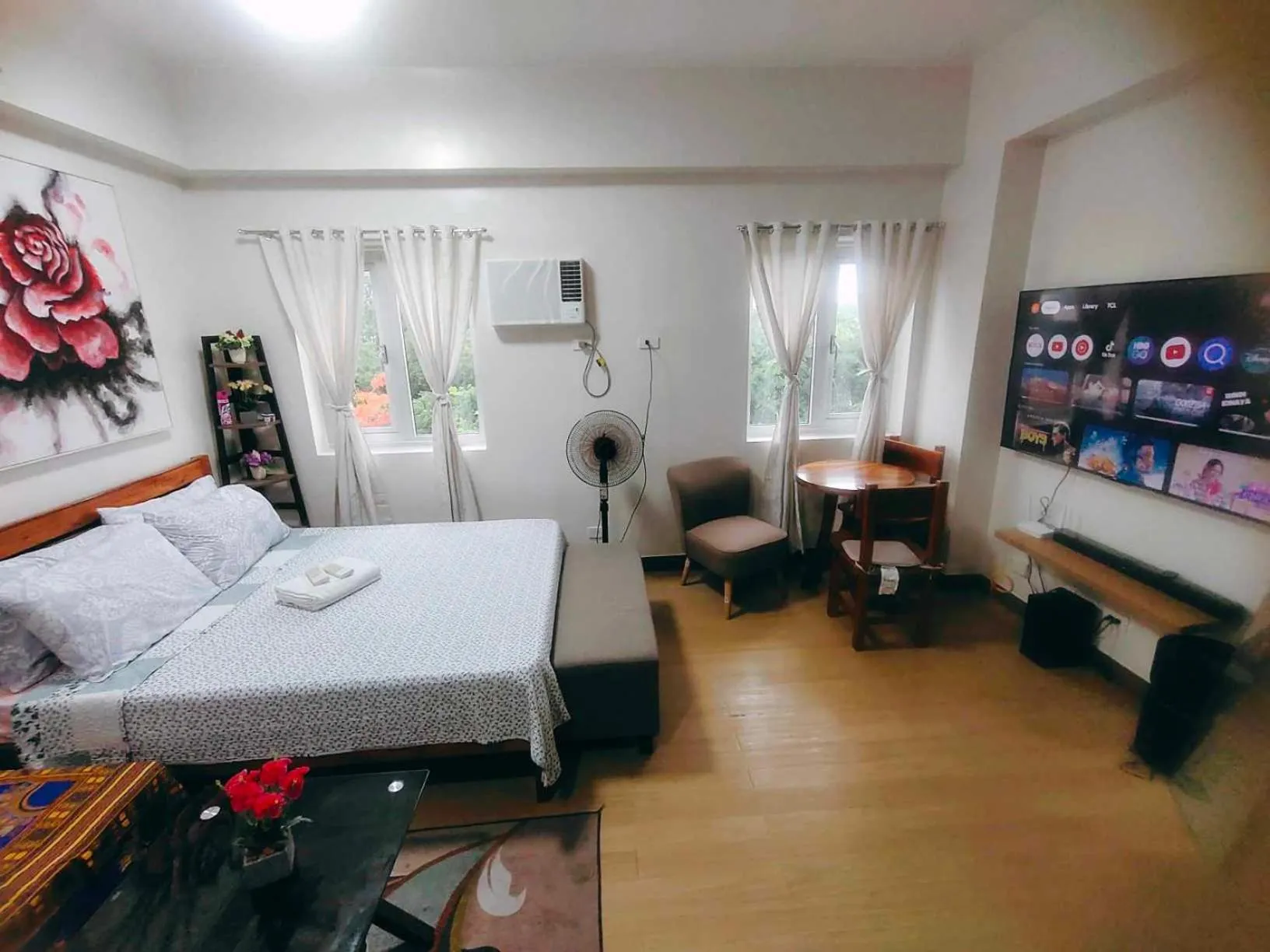 Bed in Happy Stays B - End Unit Greenery View at SMDC Hope Residences