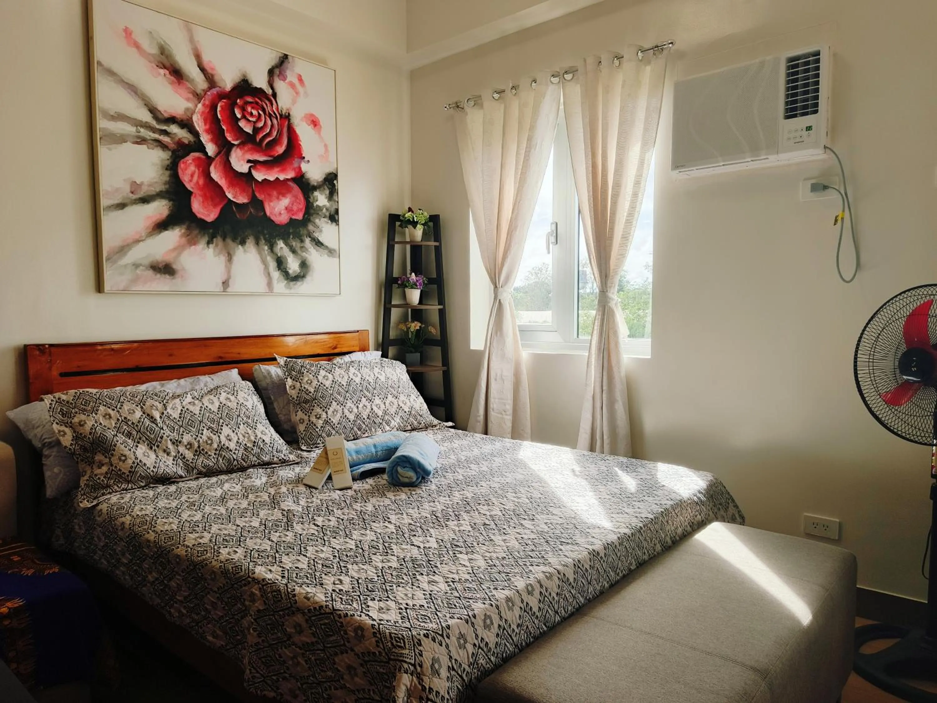 Bed in Happy Stays B - End Unit Greenery View at SMDC Hope Residences