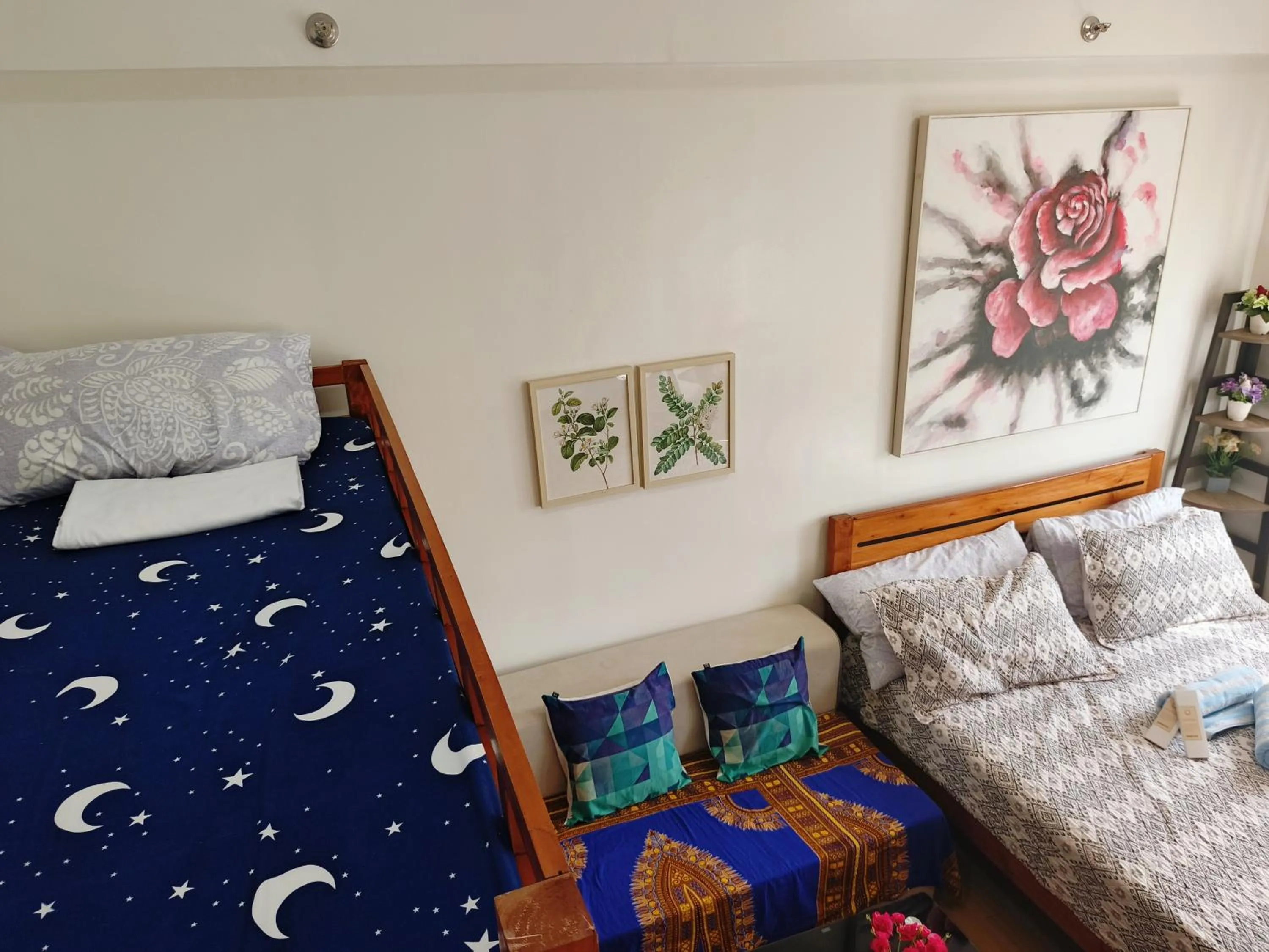 Bed in Happy Stays B - End Unit Greenery View at SMDC Hope Residences