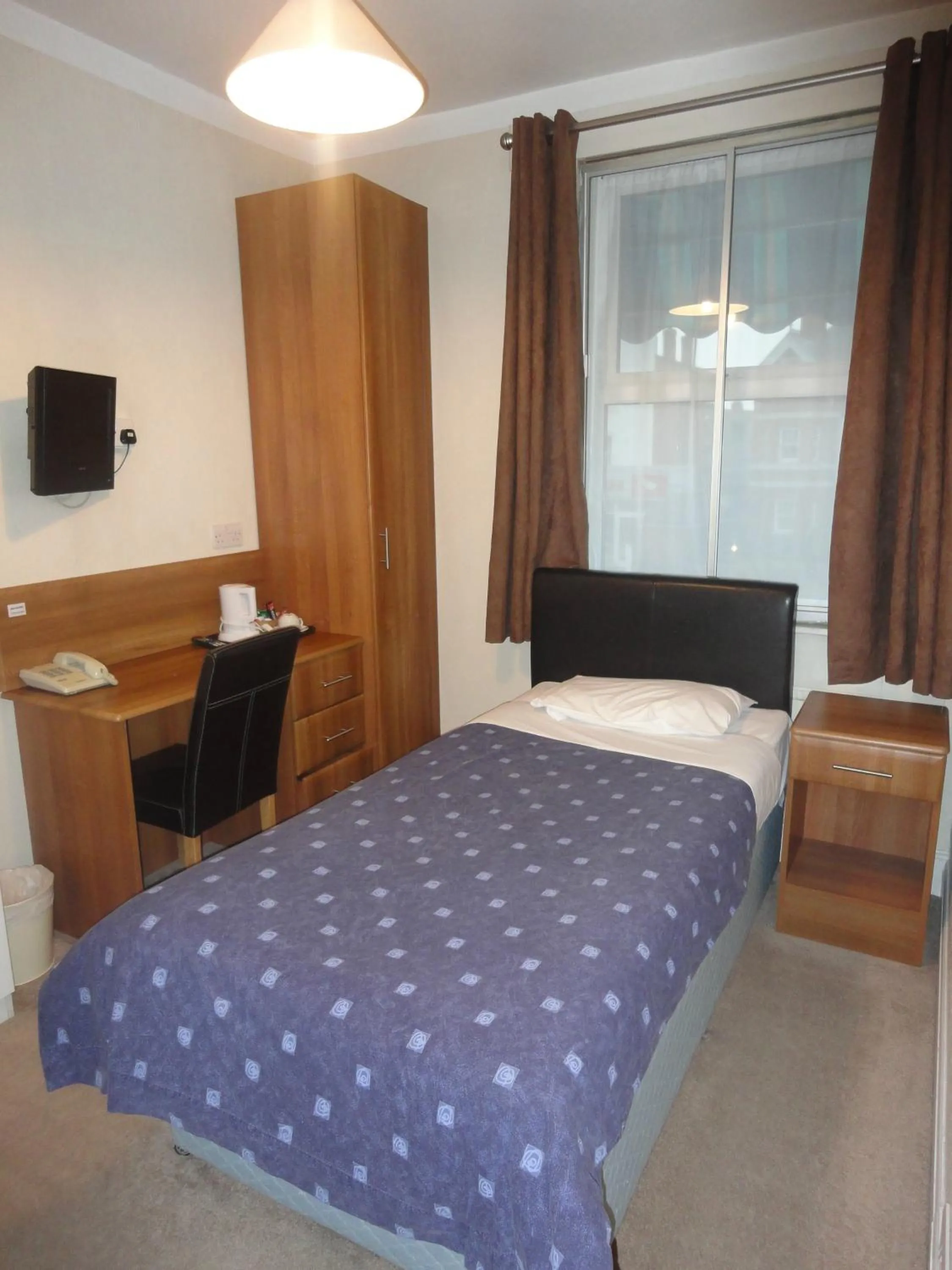 Bed in Warwick Lodge