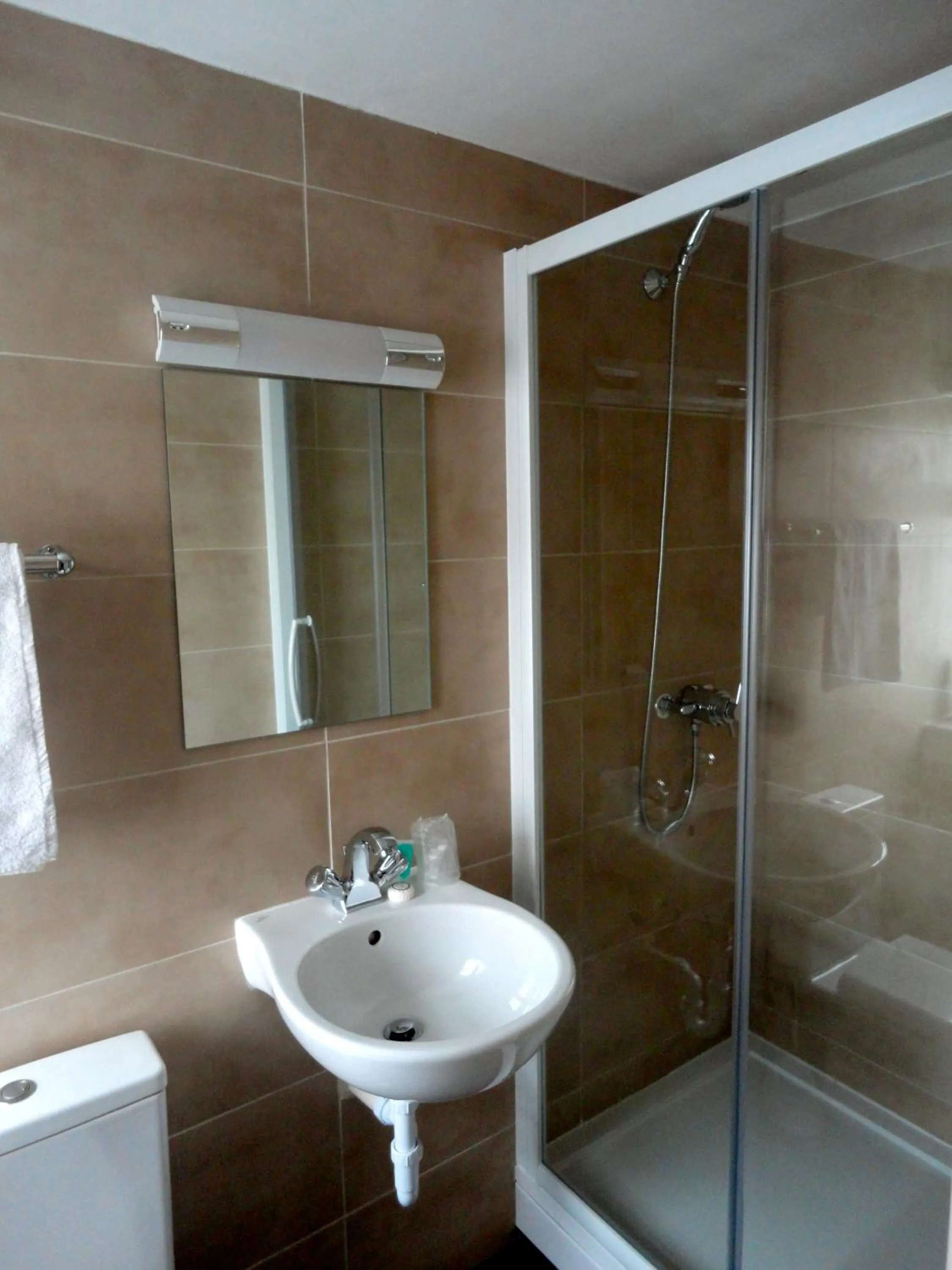 Bathroom in Warwick Lodge