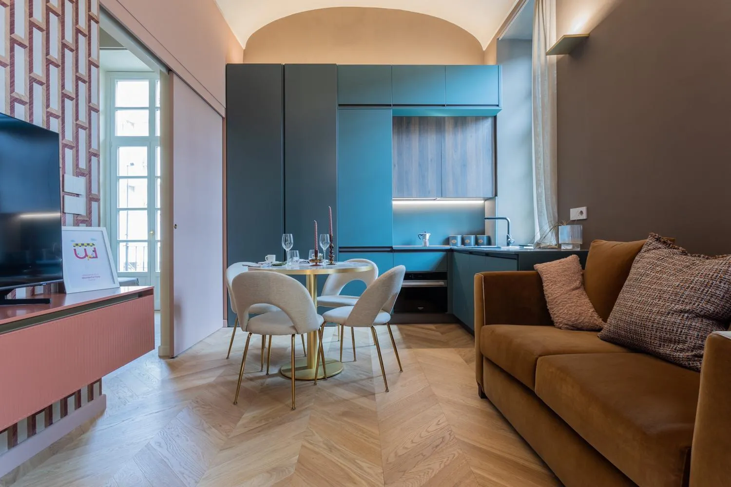 Communal lounge/ TV room in Lagrange Design Apartments by Wonderful Italy