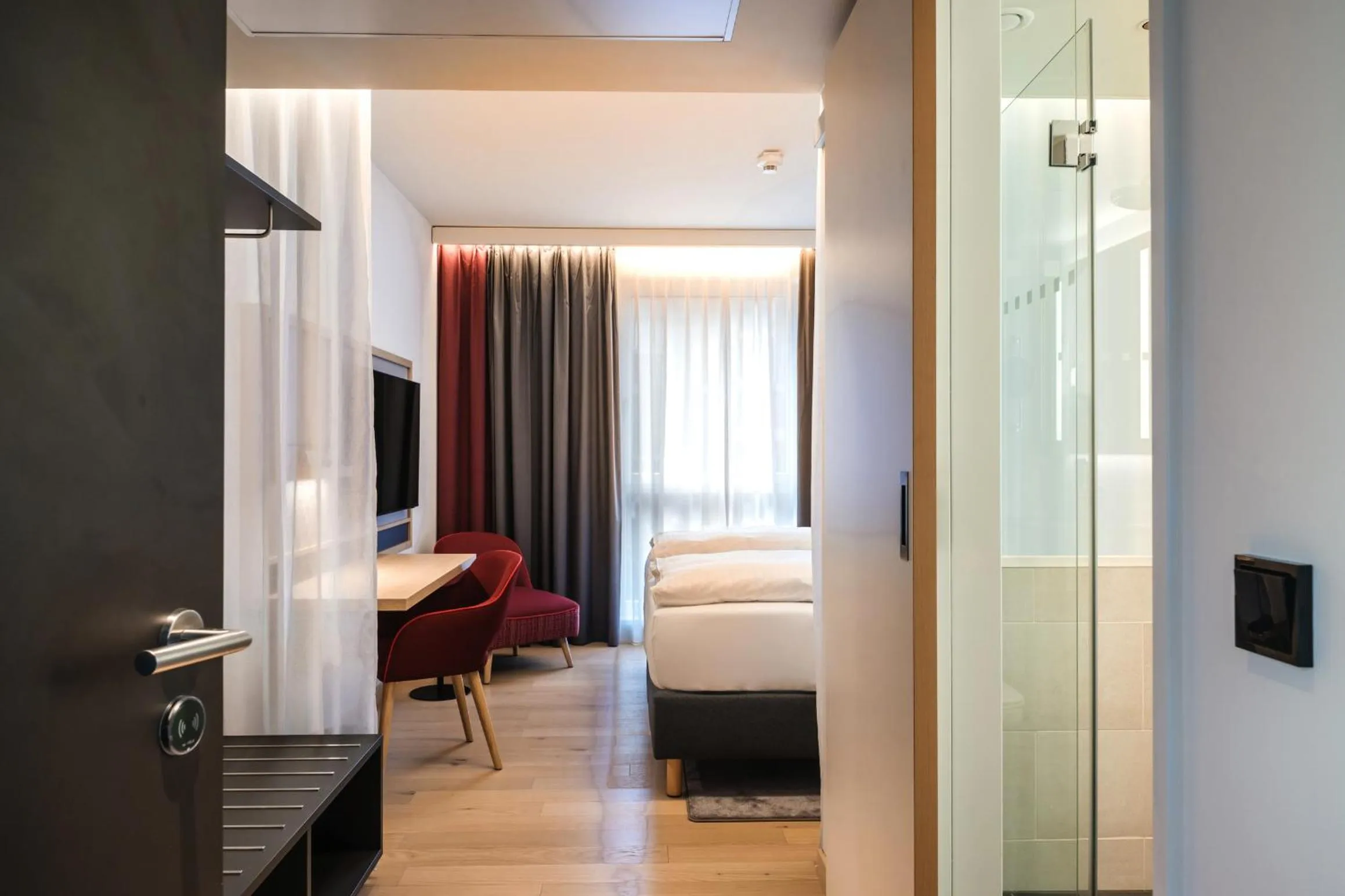 Photo of the whole room, Bed in IntercityHotel Lübeck