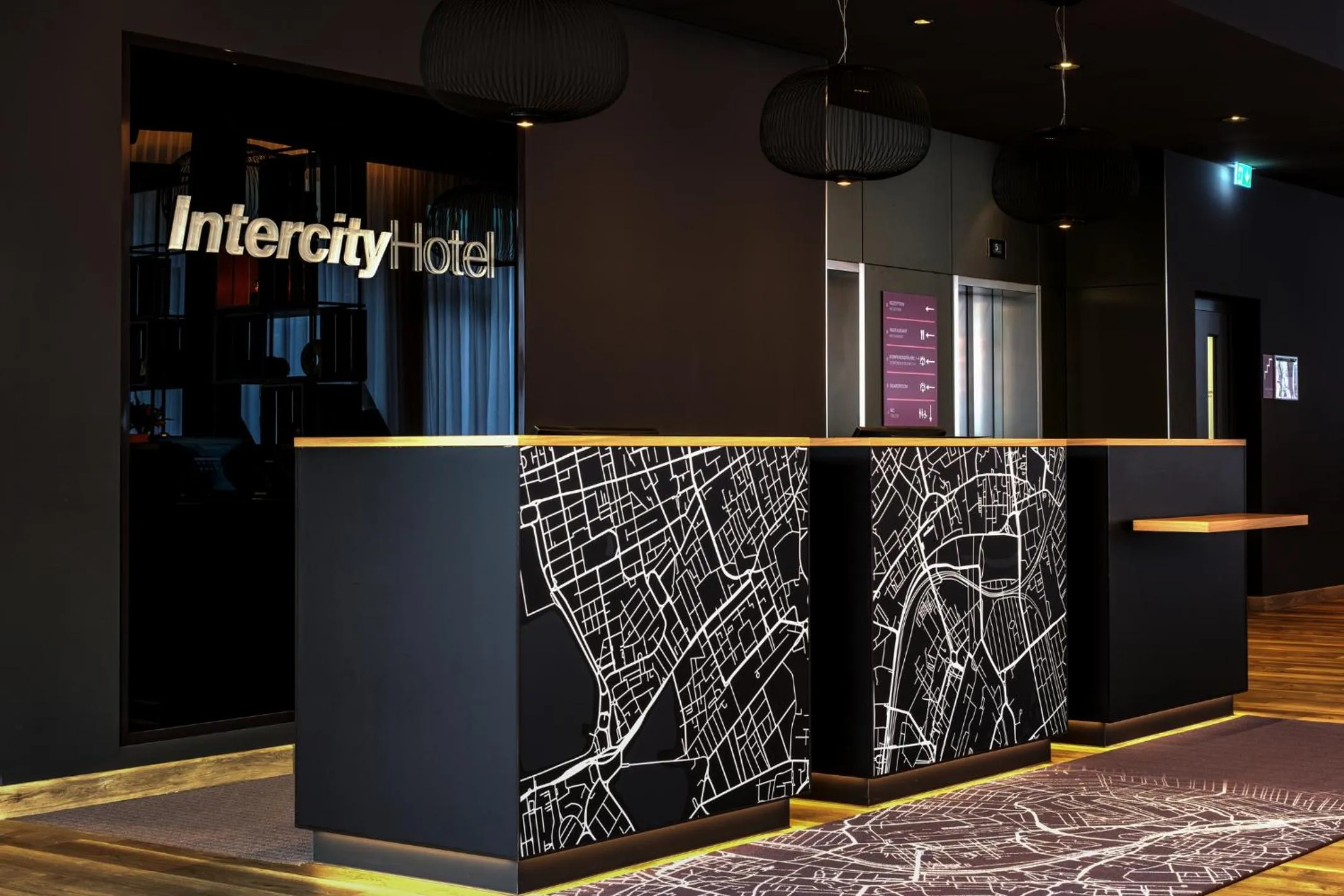 Lobby or reception in IntercityHotel Lübeck