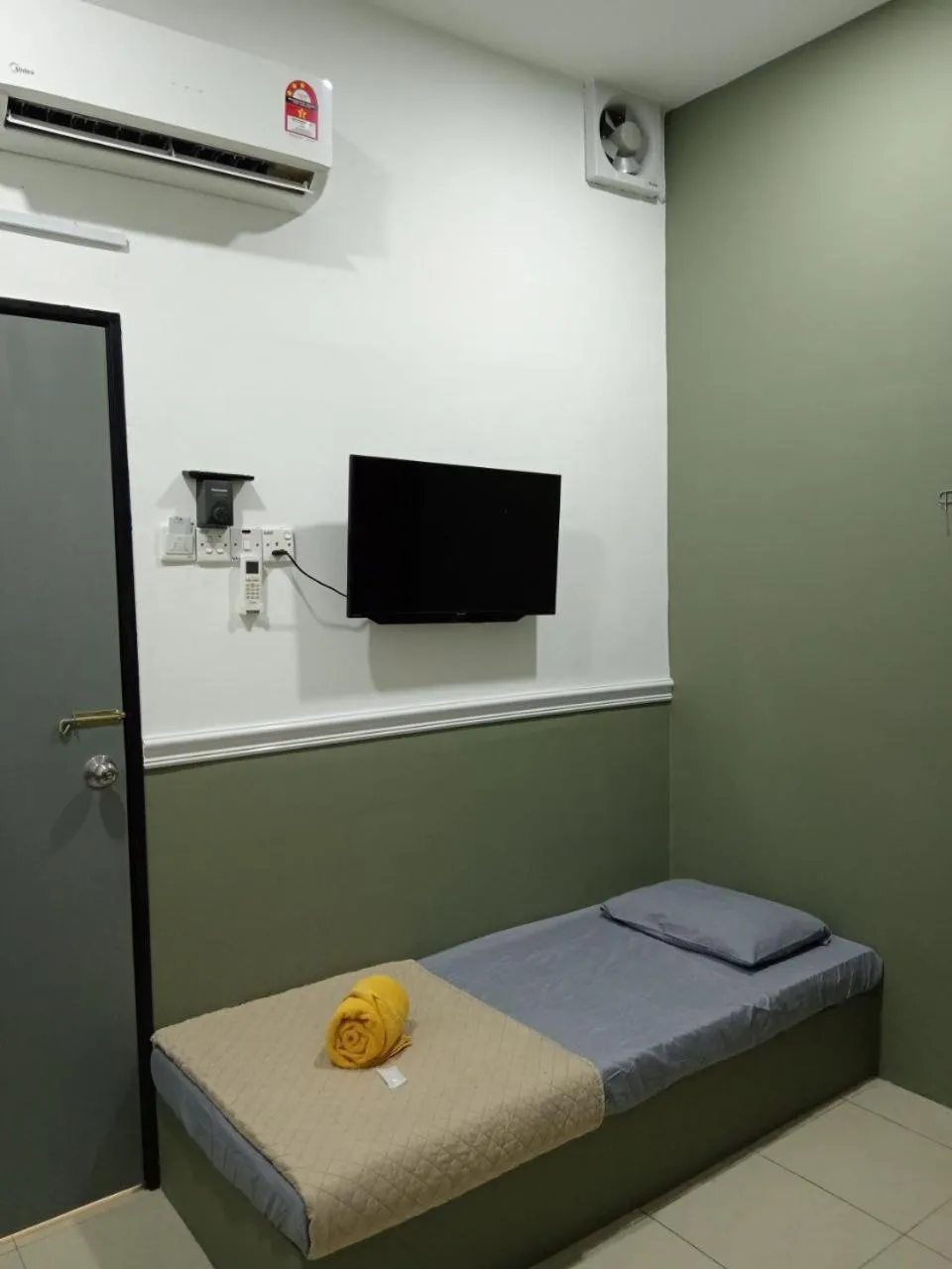 Bedroom, Bed in Hotel Seri Intan Tampin