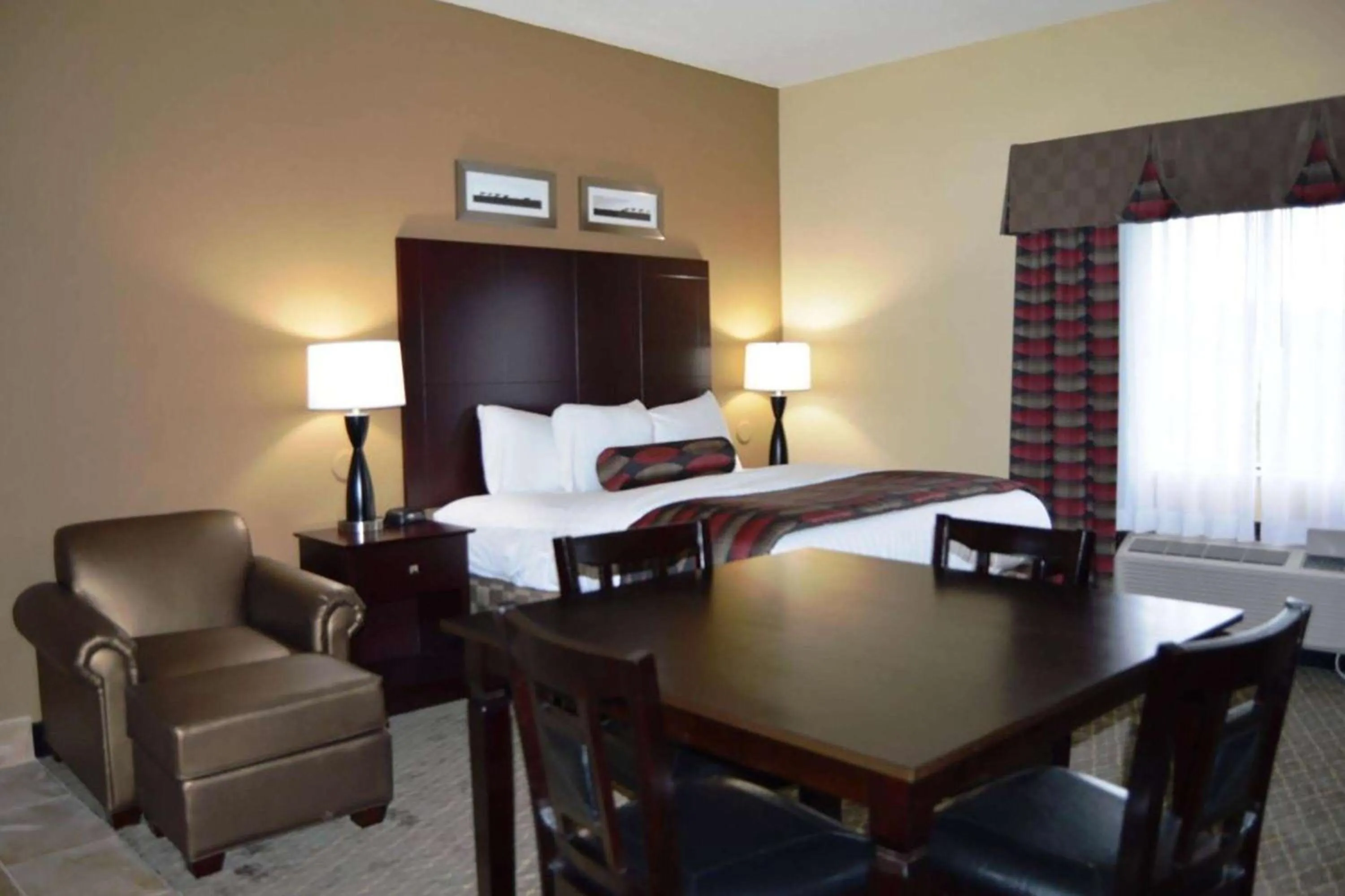 Photo of the whole room, Bed in Baymont by Wyndham Ardmore I-35