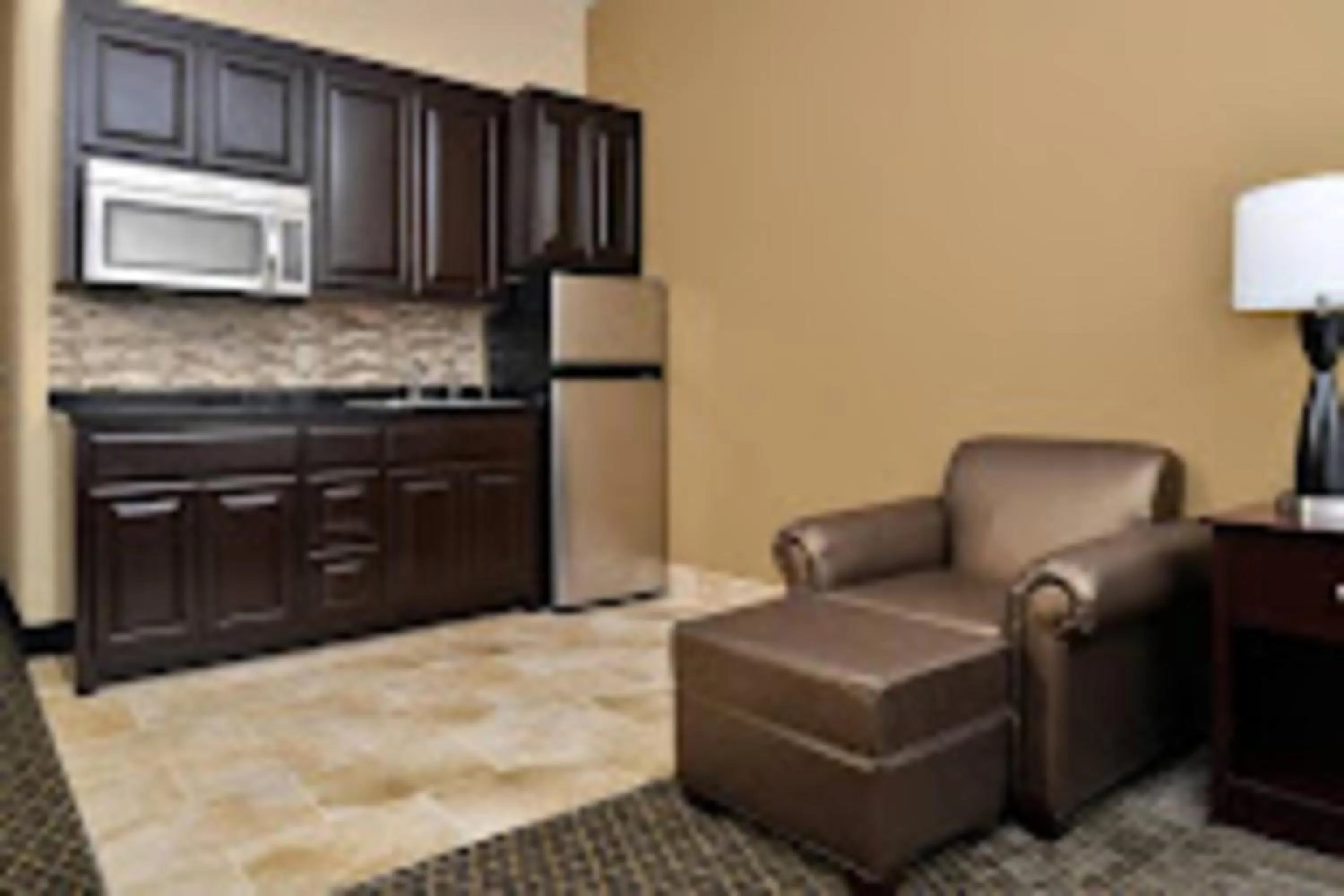 Kitchen or kitchenette in Baymont by Wyndham Ardmore I-35