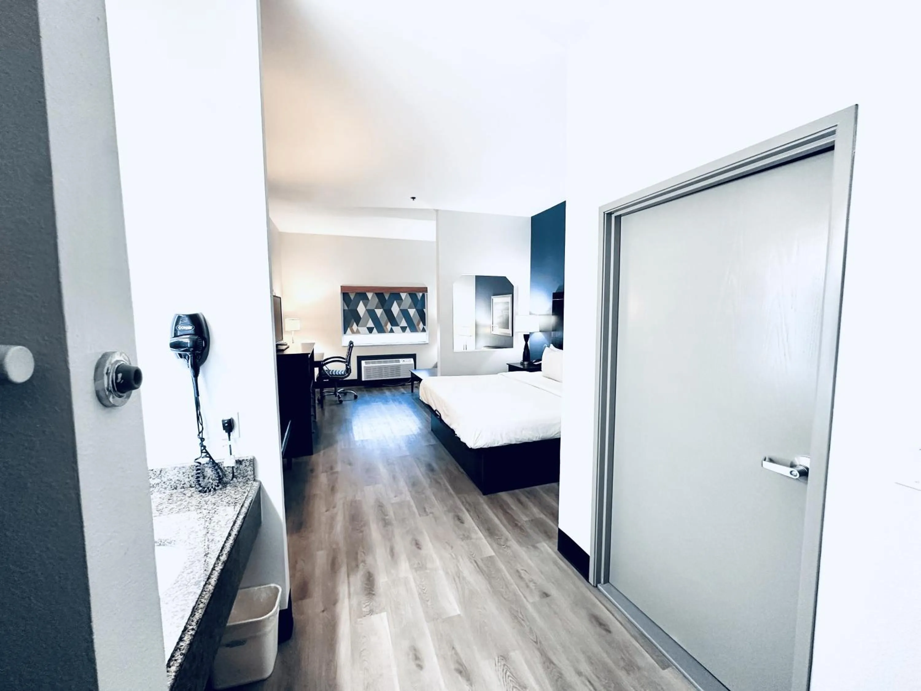 Photo of the whole room, Bed in Baymont by Wyndham Ardmore I-35