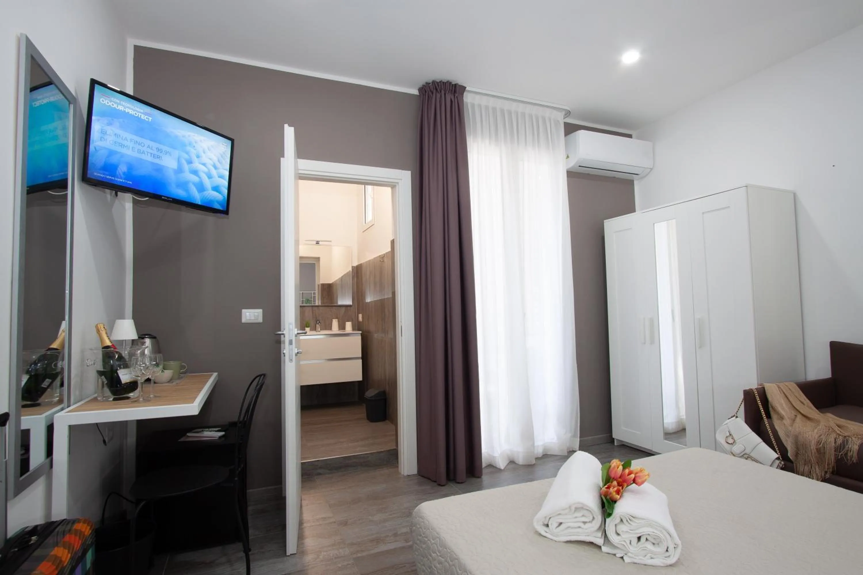 Bed in Hotel apartments Crisvan